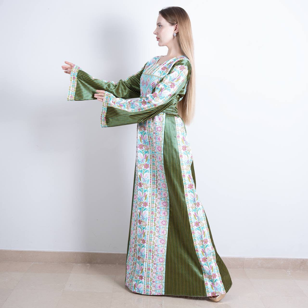 Elegant Embroidered Saya Thoub - Timeless Arabic Fashion