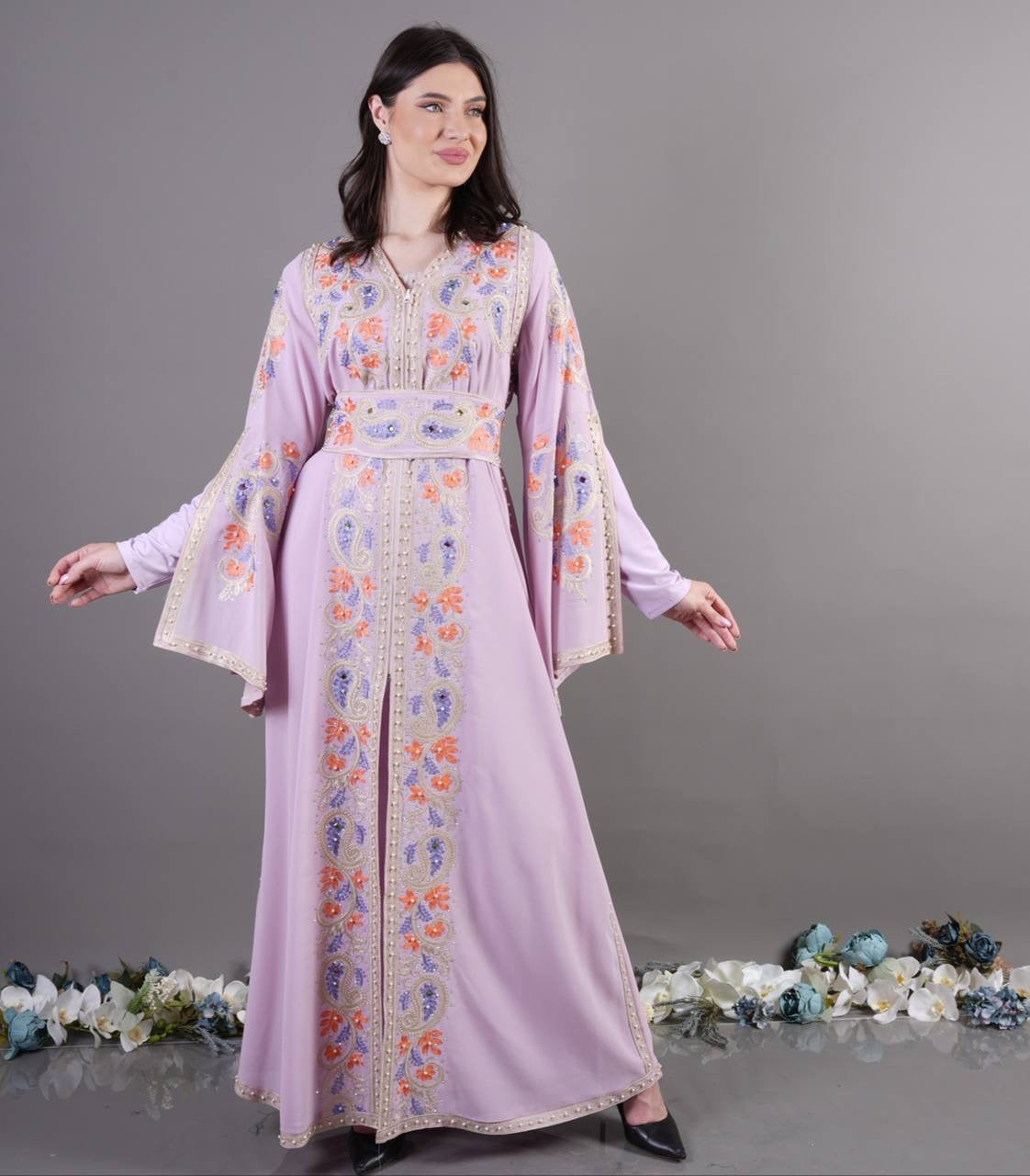 Embroidery Loom Kaftan: Traditional Craftsmanship and Creative Expression