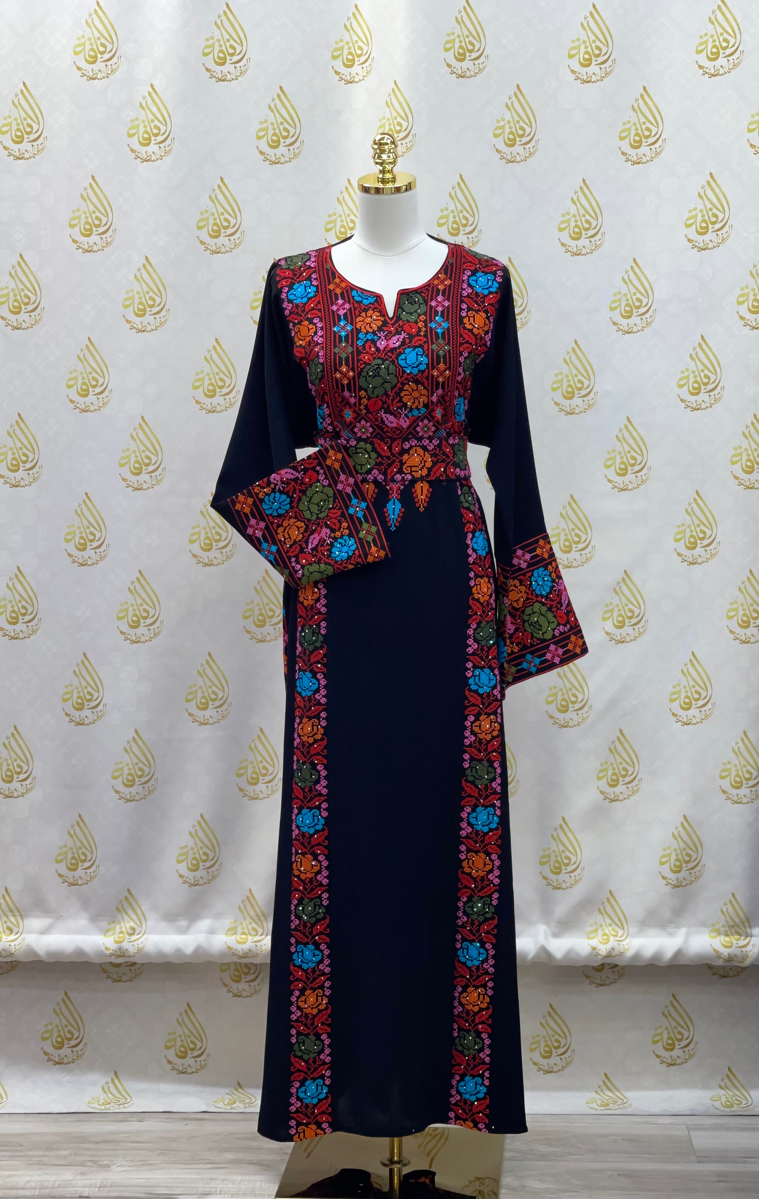 Hand-Embroidered Flower Abaya: Timeless Elegance and Craftsmanship