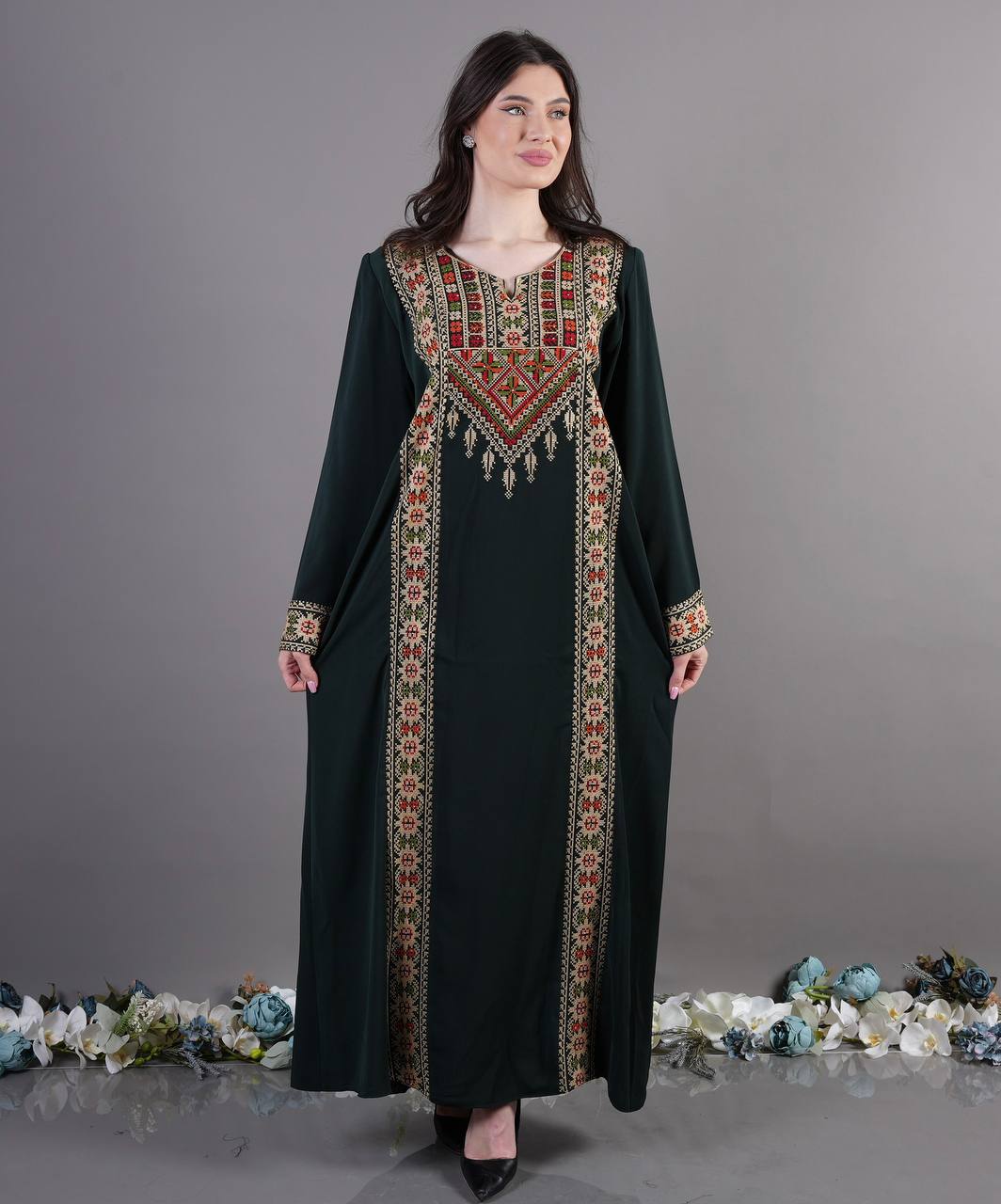 4 Veins Tatreez Abaya: A Fusion of Tradition and Modern Elegance