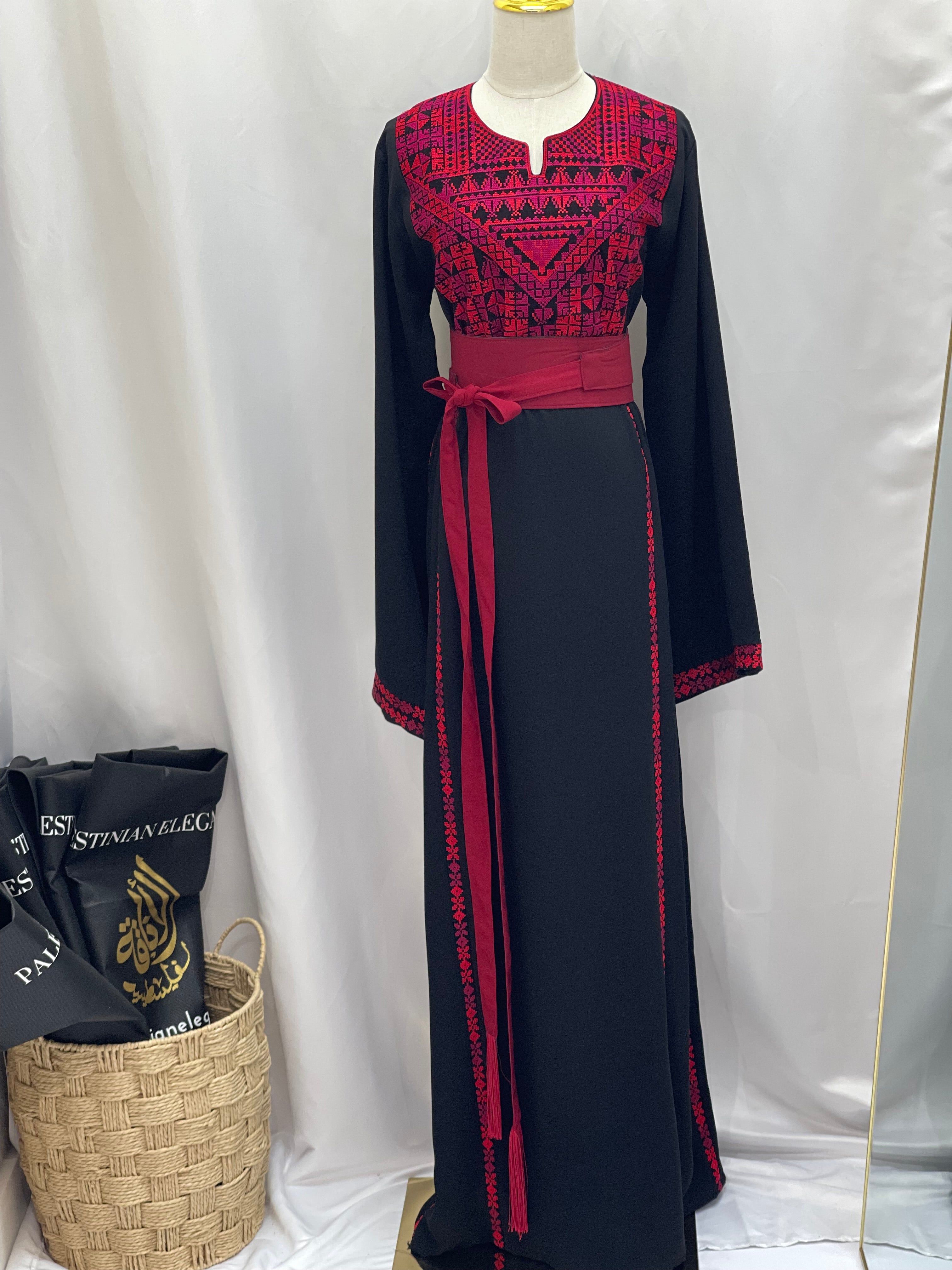 Simple Embroidered Heritage Thoub