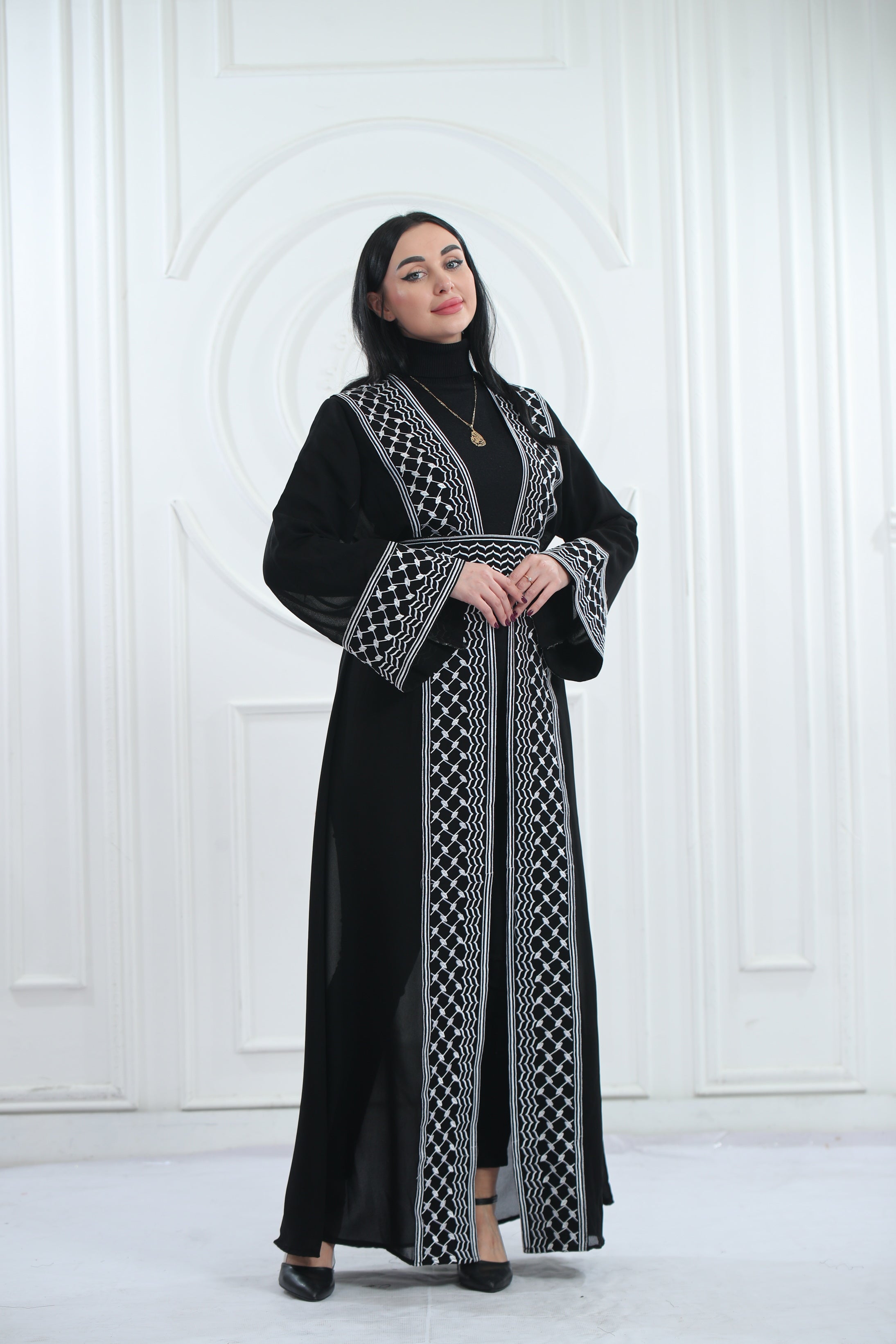 Kuffiyeh Embroidered Cardigan: Elegance and Versatile Comfort