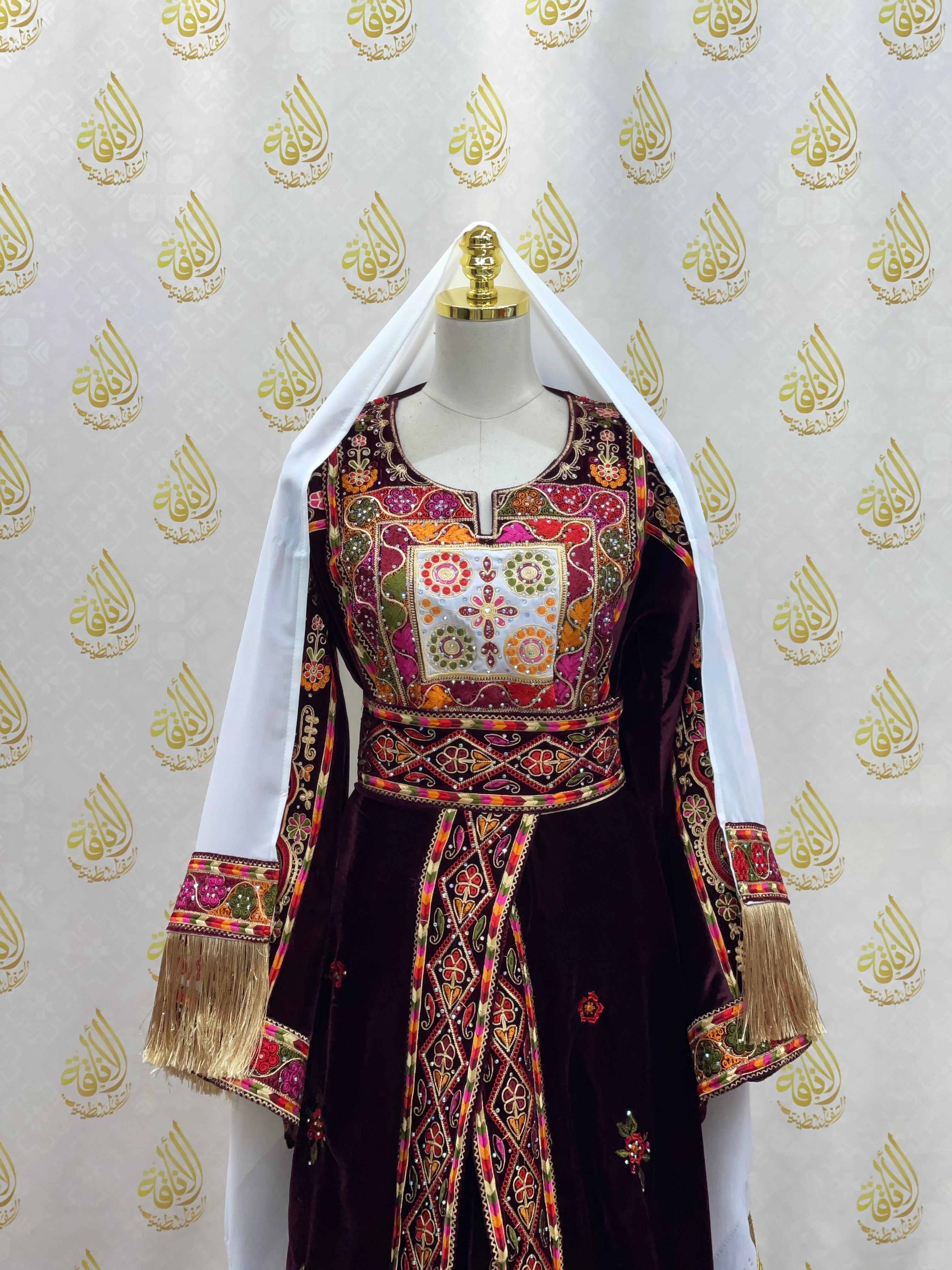 Embroidered Velvet Malka Thoub With Skirt