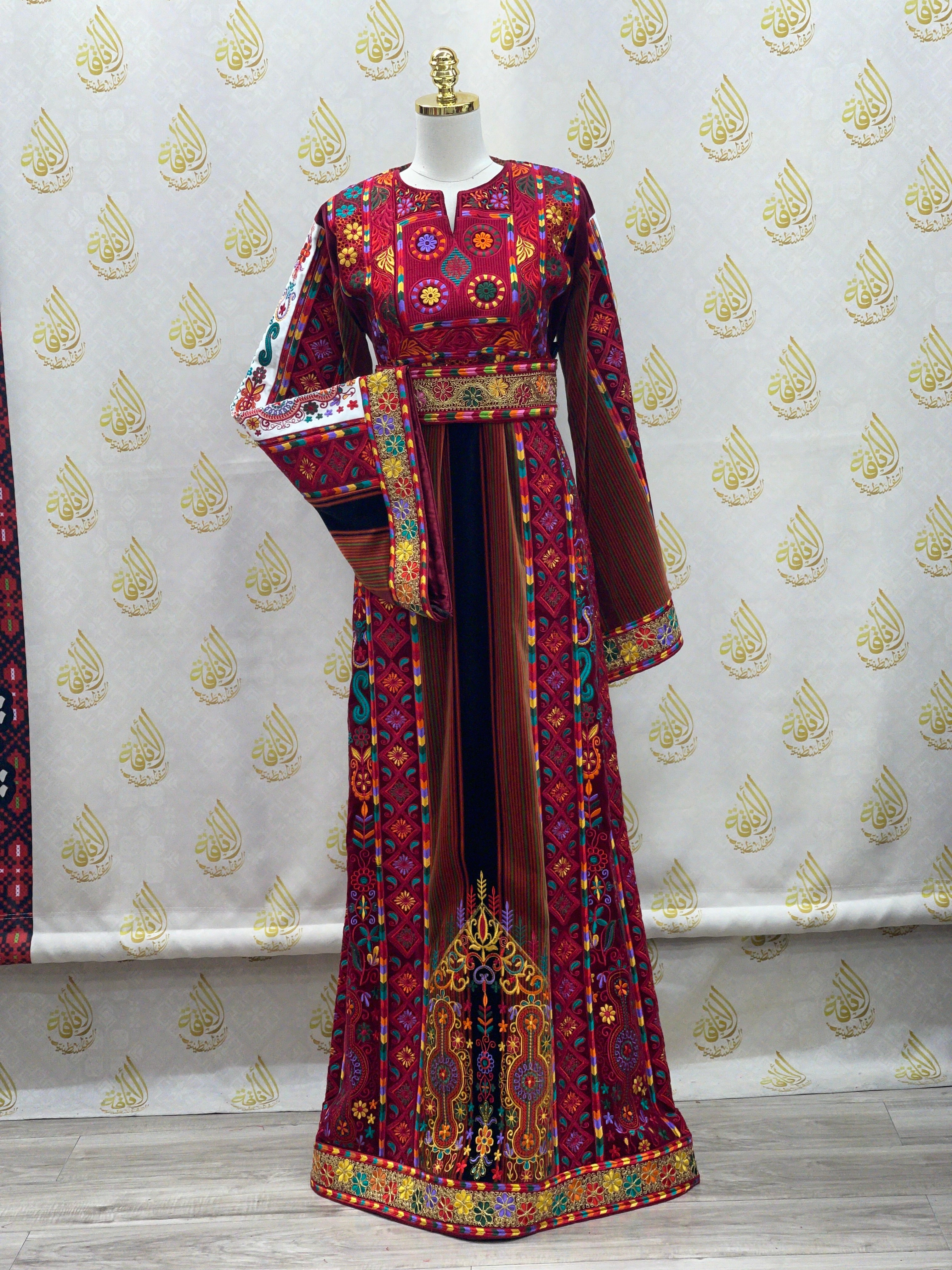 Thoub Jana & Nar Ramallah: Traditional Palestinian Elegance