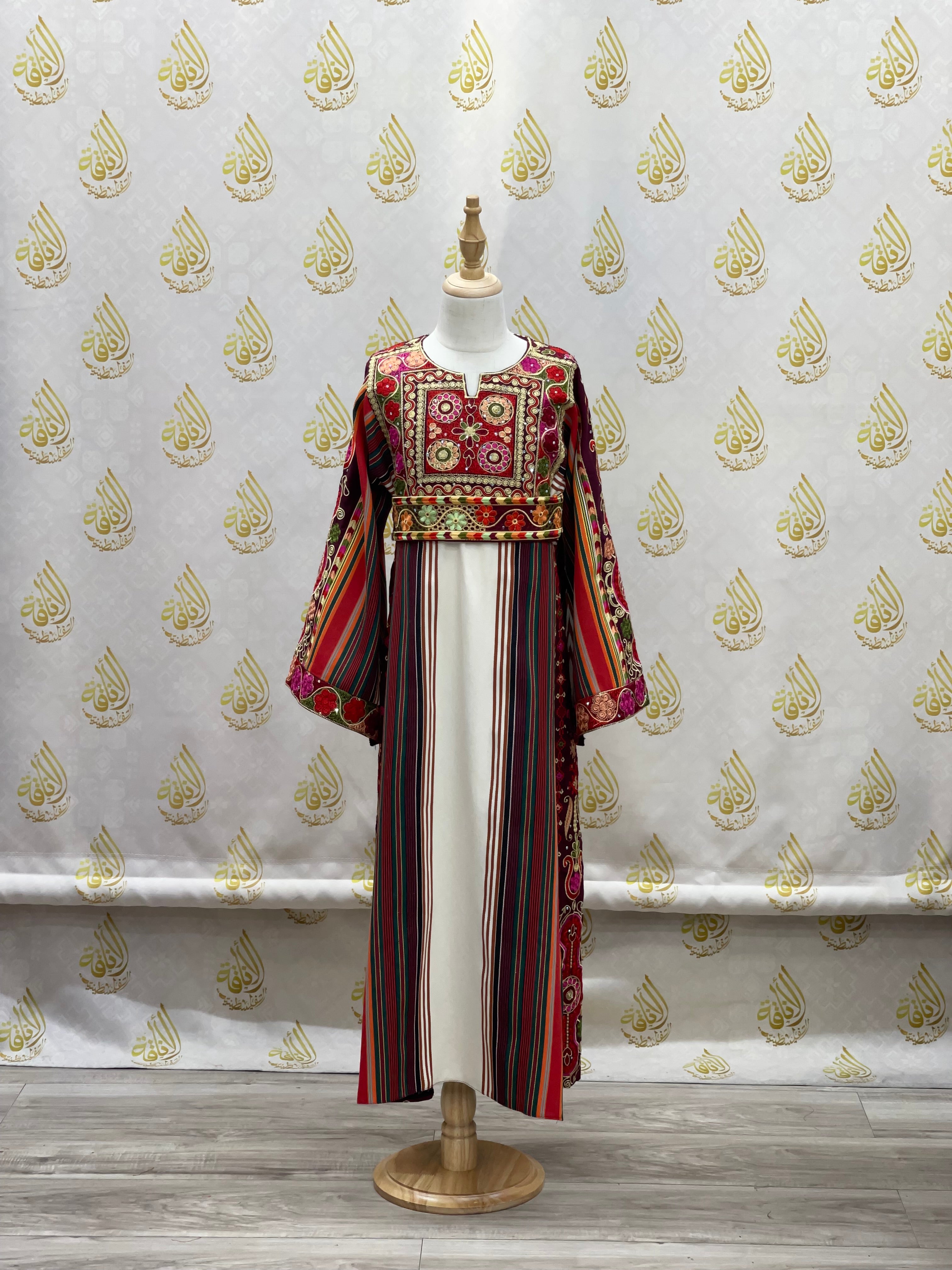 Princess Embroidered Majdalwi Thoub: Regal Elegance and Timeless Beauty