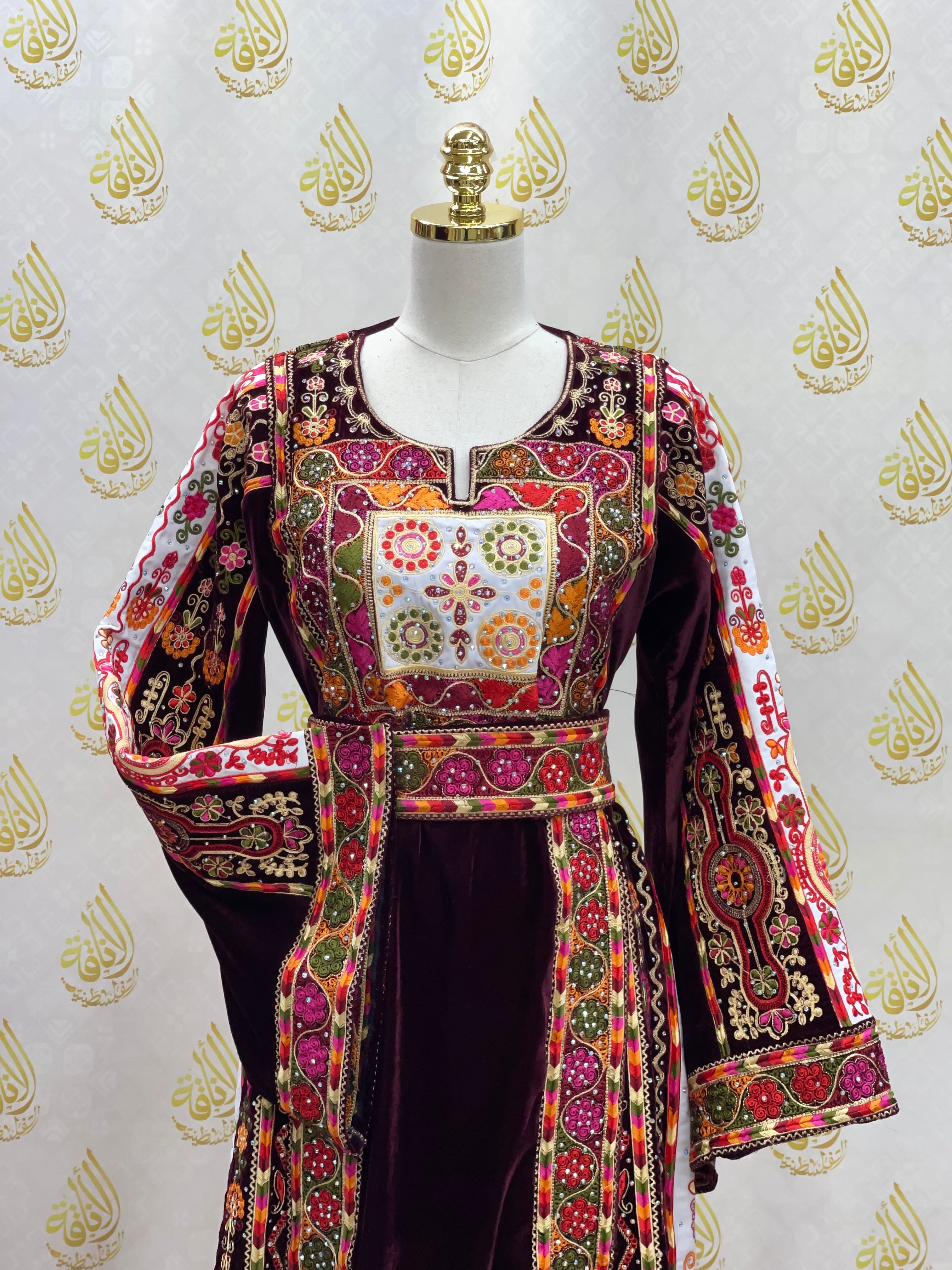 Embroidered Velvet Malka Thoub With Skirt