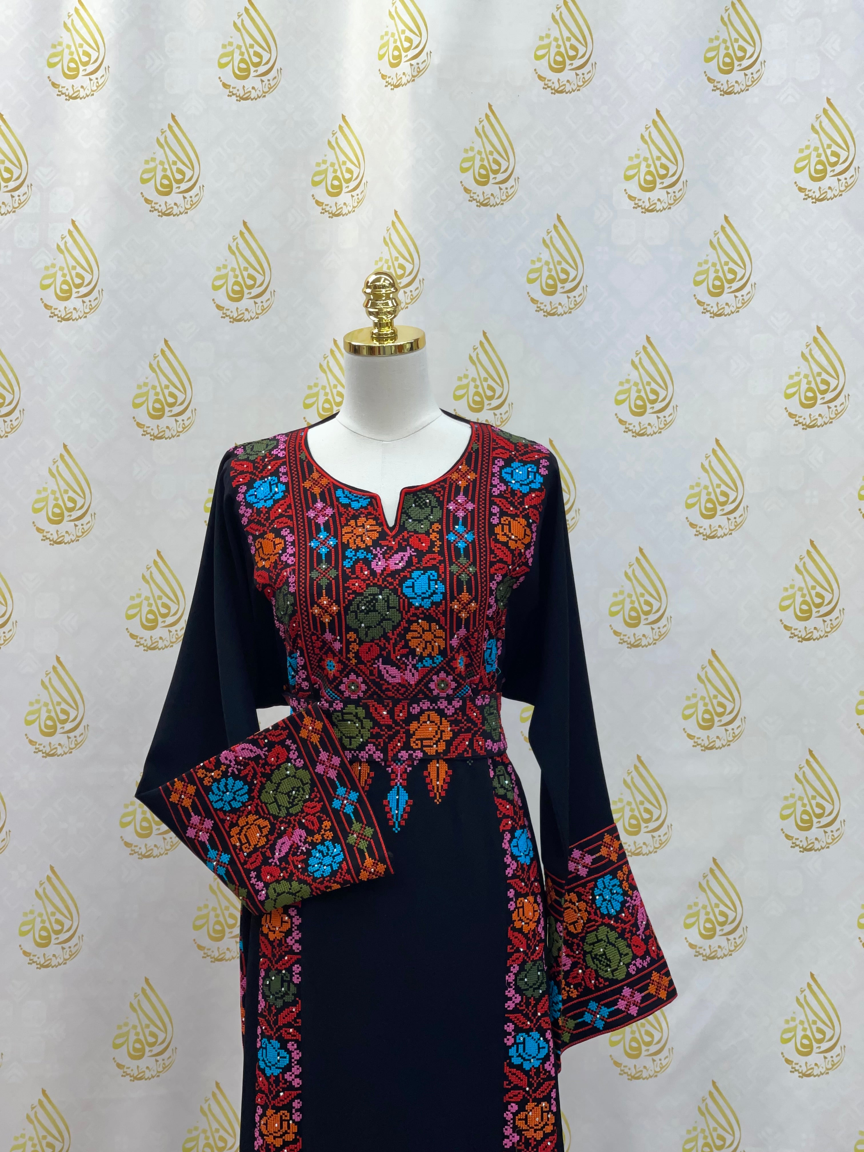 Hand-Embroidered Flower Abaya: Timeless Elegance and Craftsmanship