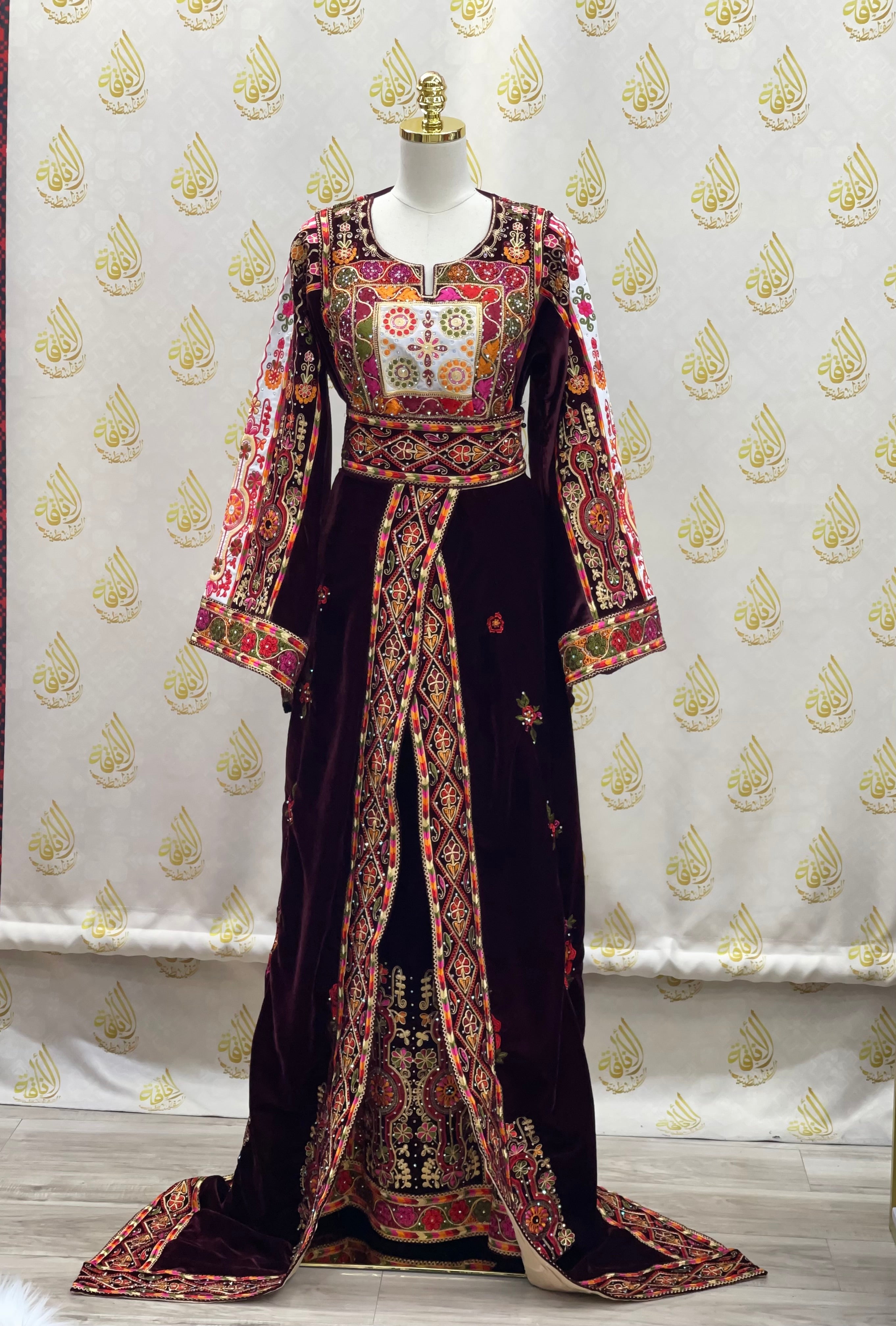 Embroidered Velvet Malka Thoub With Skirt