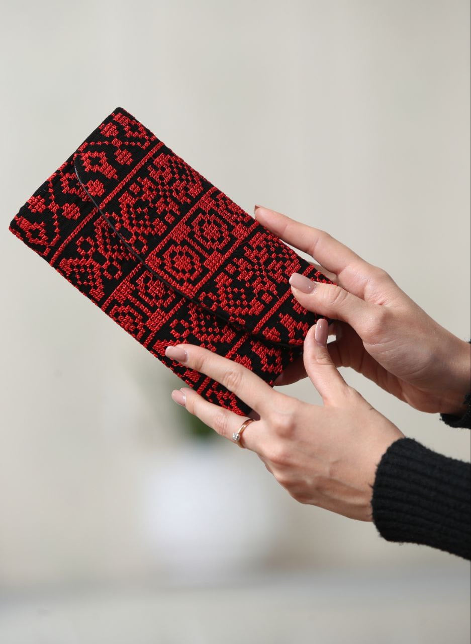 Elegant Embroidered Large Wallet - Spacious & Stylish Accessory