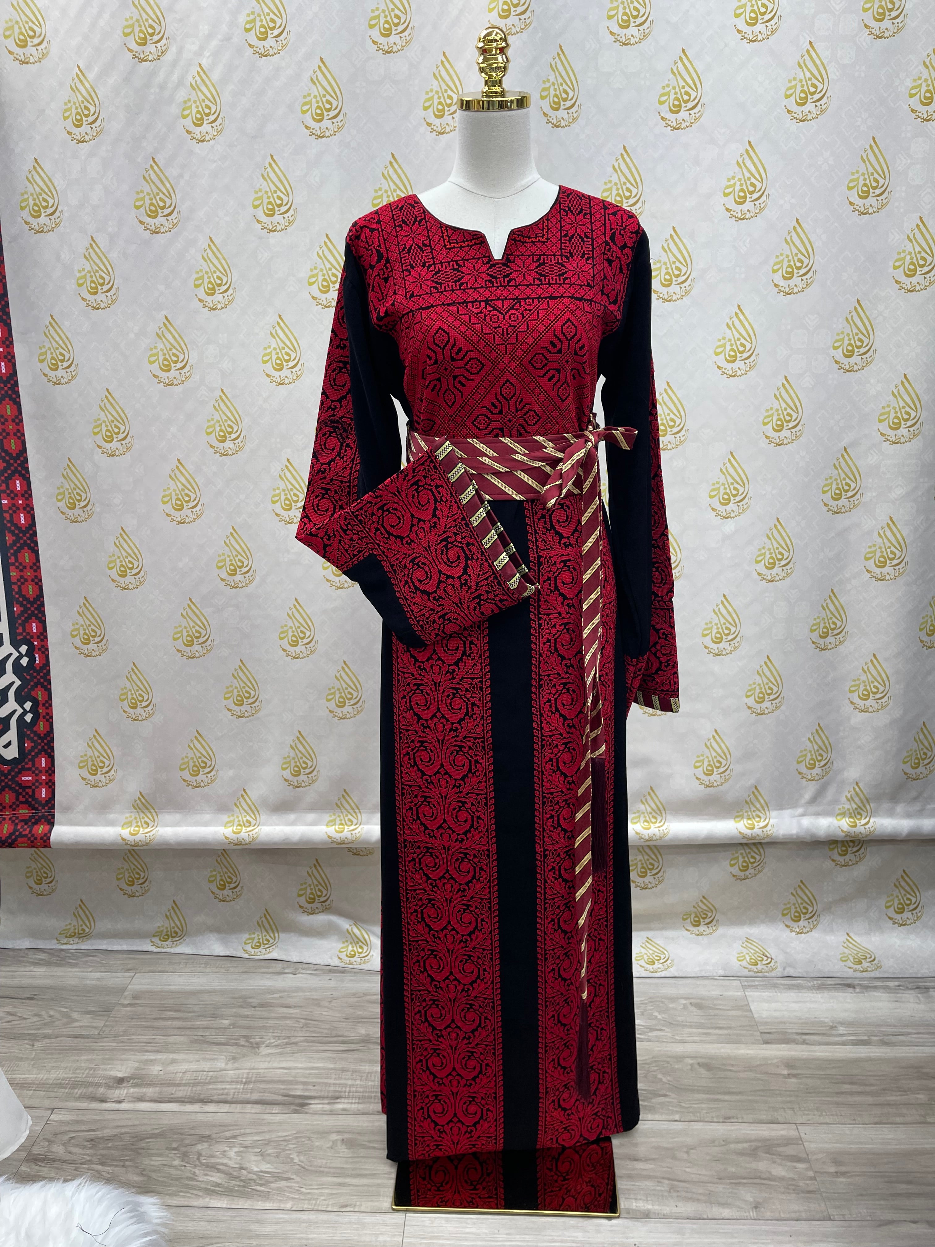 Traditional Thoub with Siti Embroidery: Expert Craftsmanship and Cultural Elegance