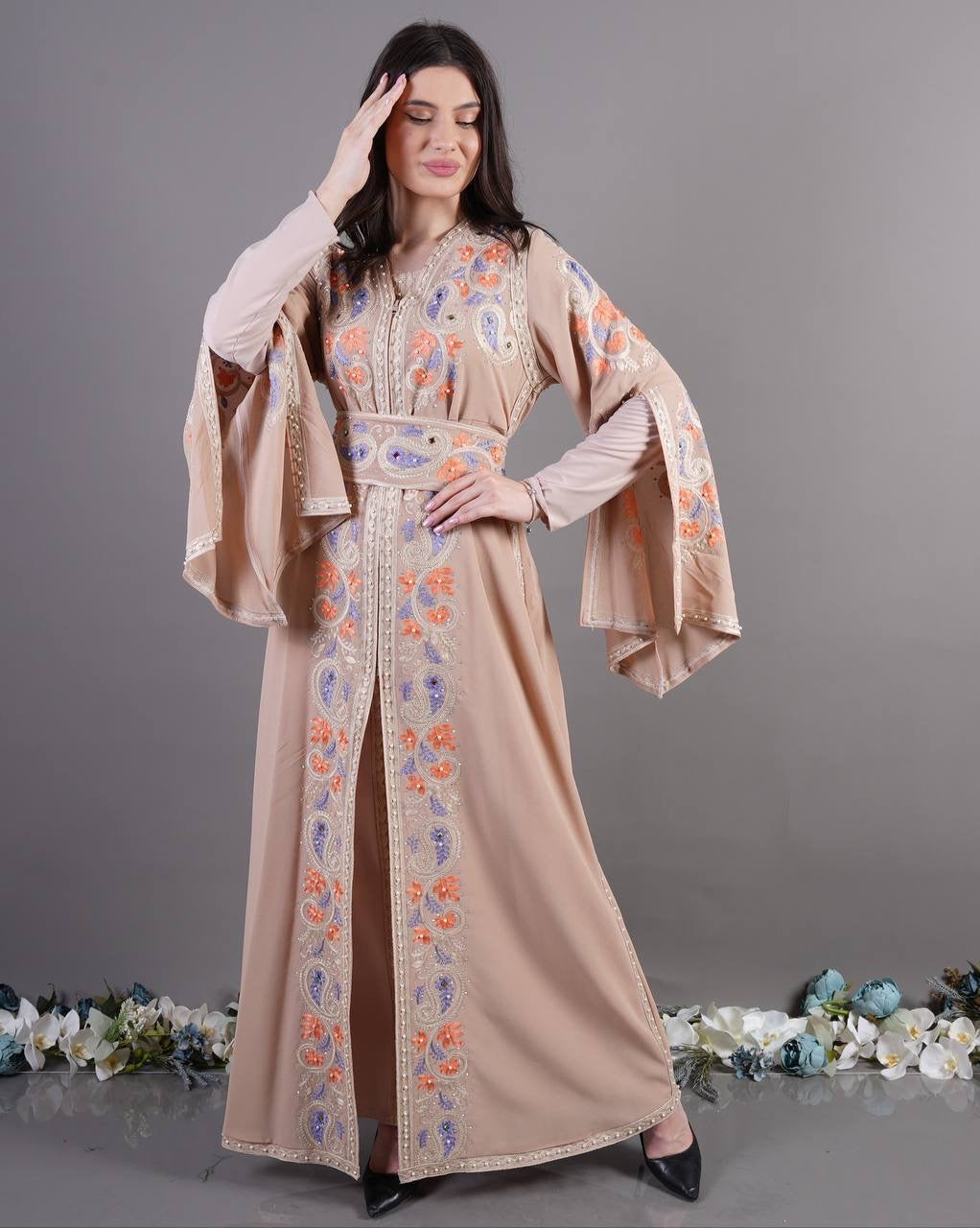 Embroidery Loom Kaftan: Traditional Craftsmanship and Creative Expression