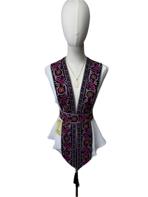 Dynamic Flair: Vest with Eye-Catching Tassel Accents