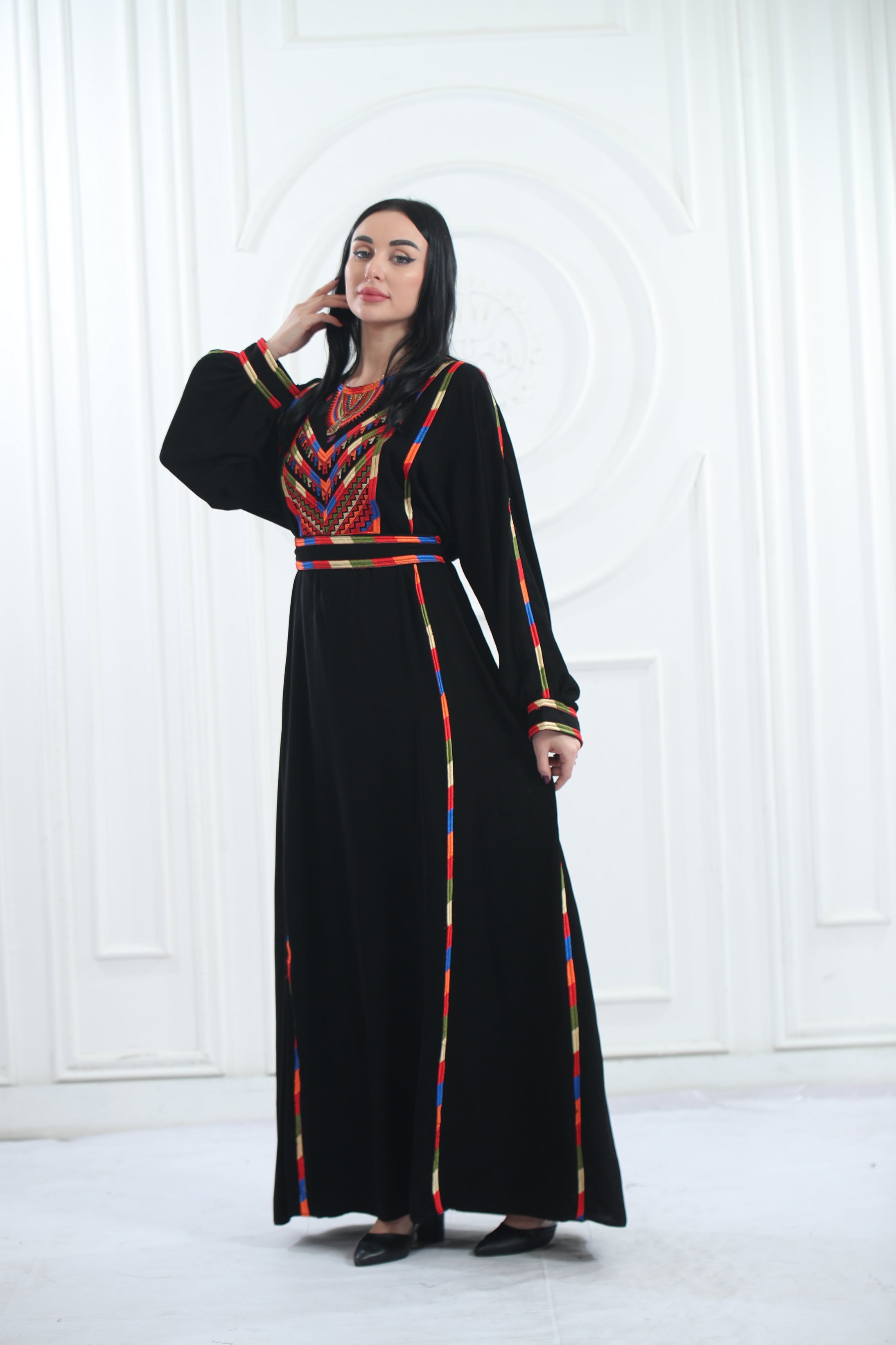 Embroidered Thoub 6 Vine Manjal ثوب ٦ عروق مناجل