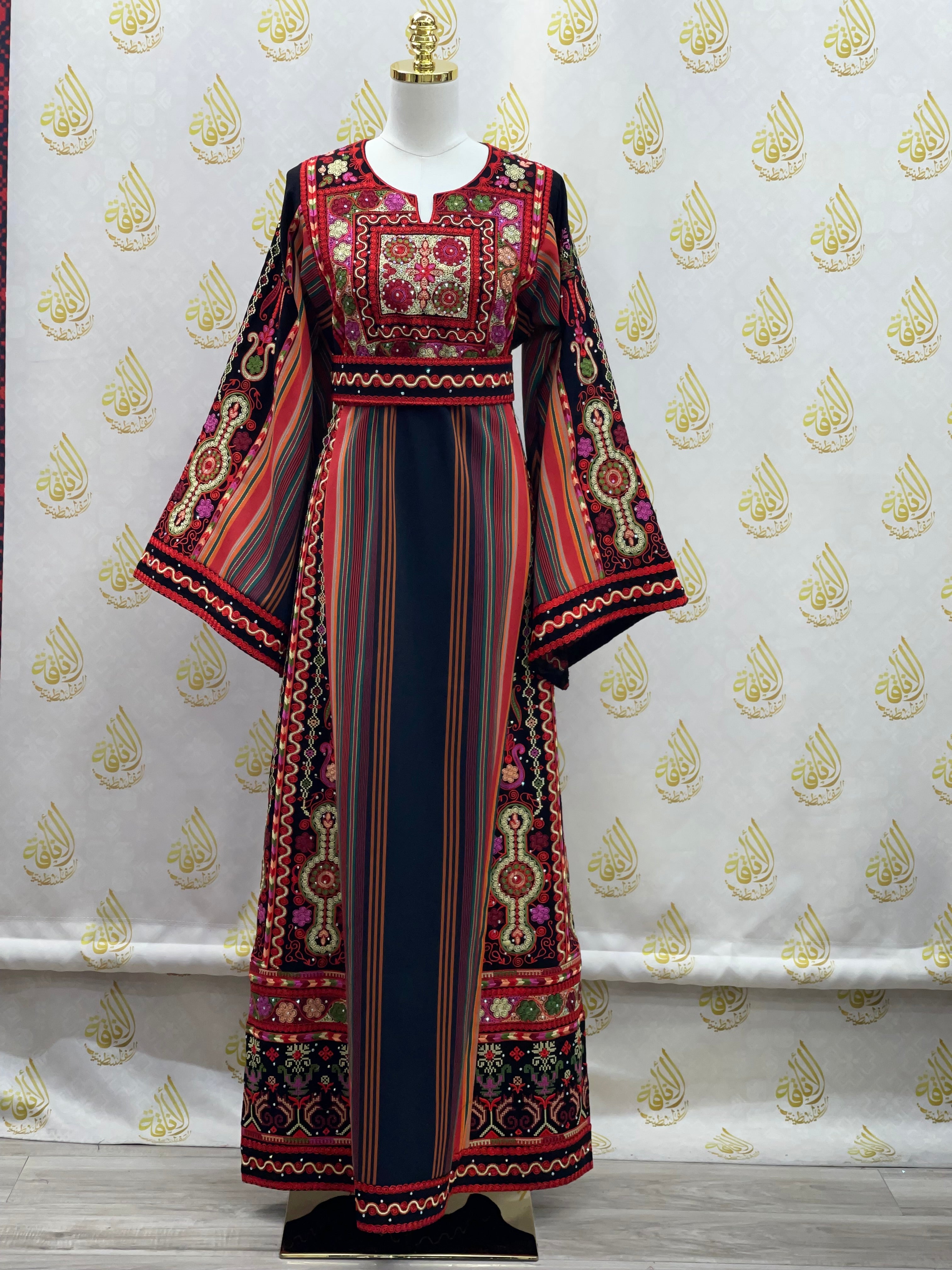 Black Embroidered Majdalwi: Timeless Elegance for All Ages