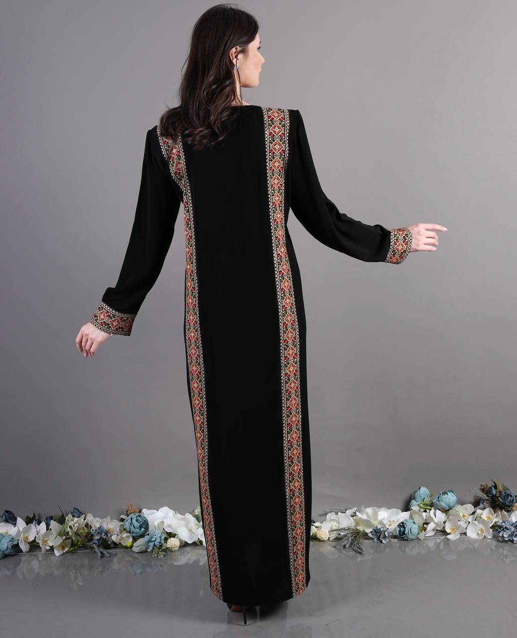 4 Veins Tatreez Abaya: A Fusion of Tradition and Modern Elegance