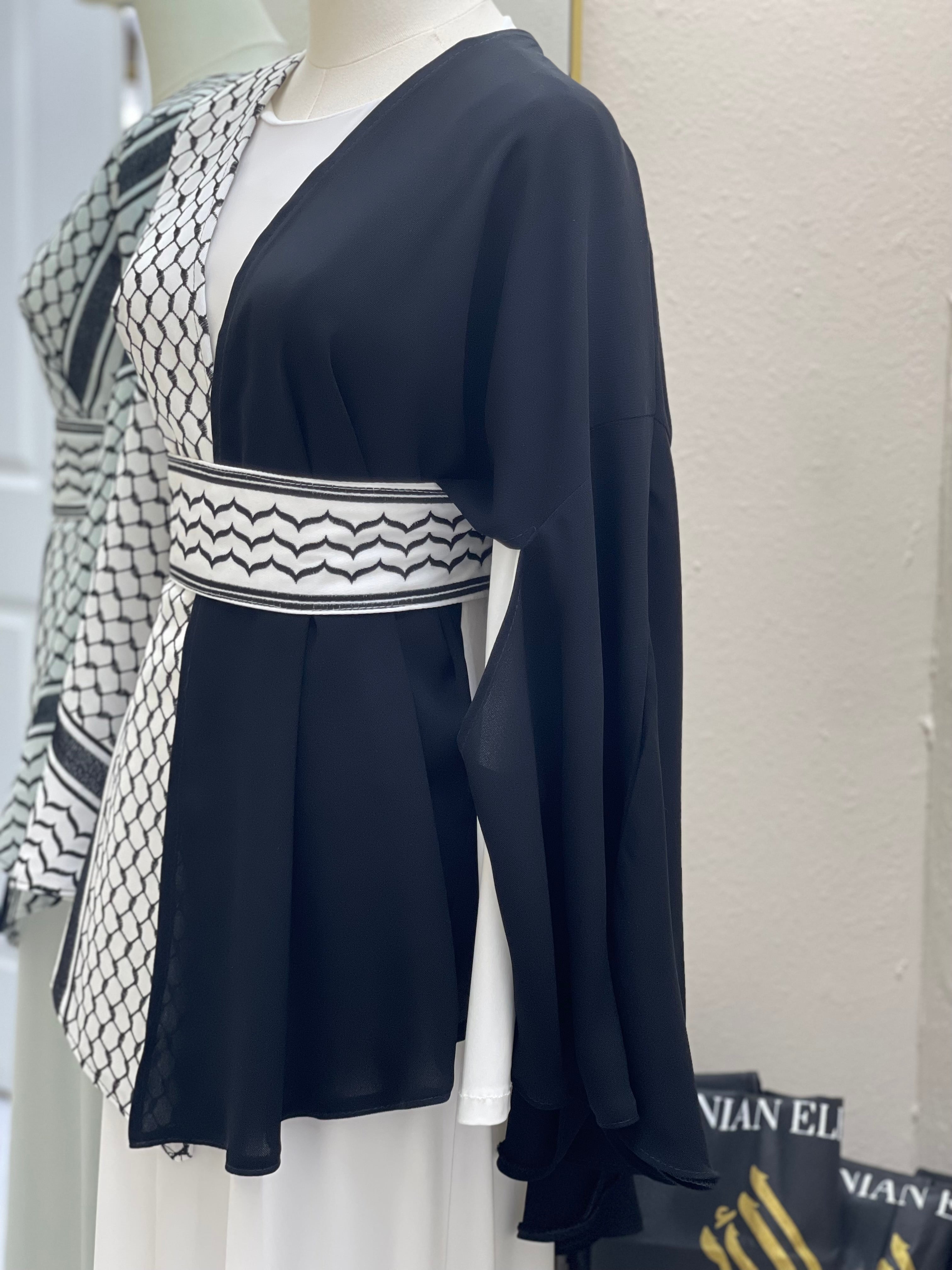 Kuffia Cape: Versatile Style and Timeless Elegance