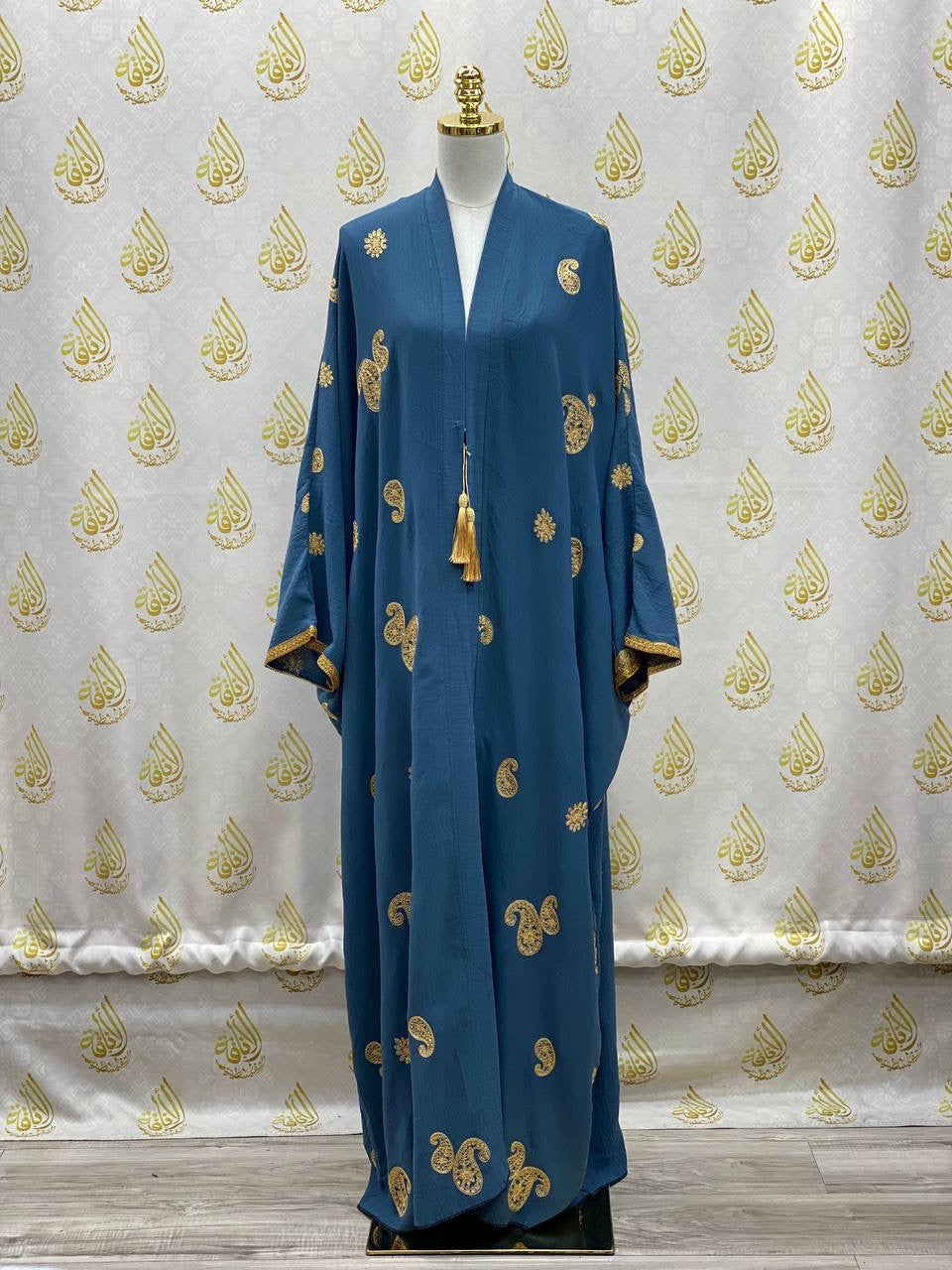 Free Size Bisht: Luxurious Comfort and Versatile Elegance