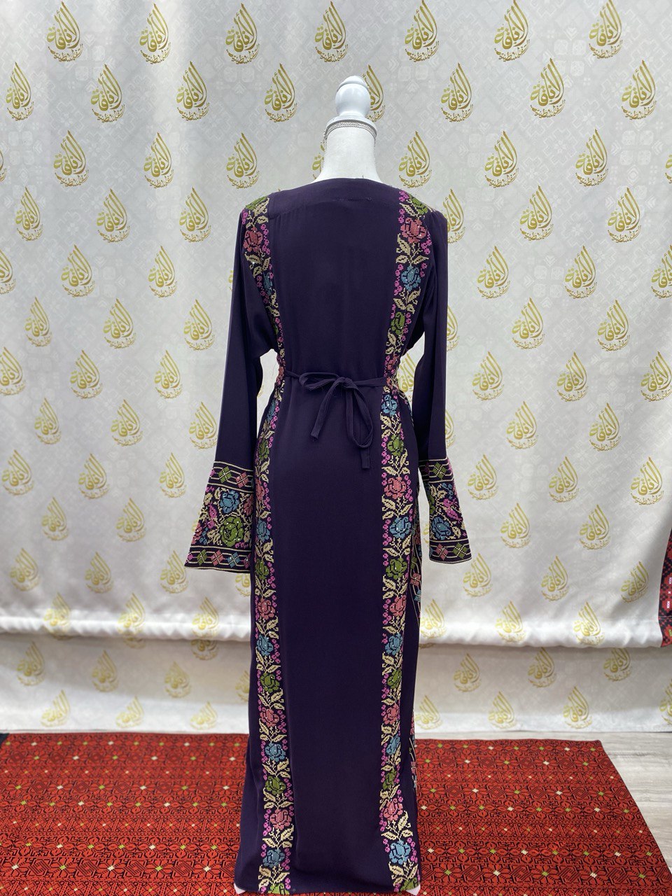 Hand-Embroidered Flower Abaya: Timeless Elegance and Craftsmanship