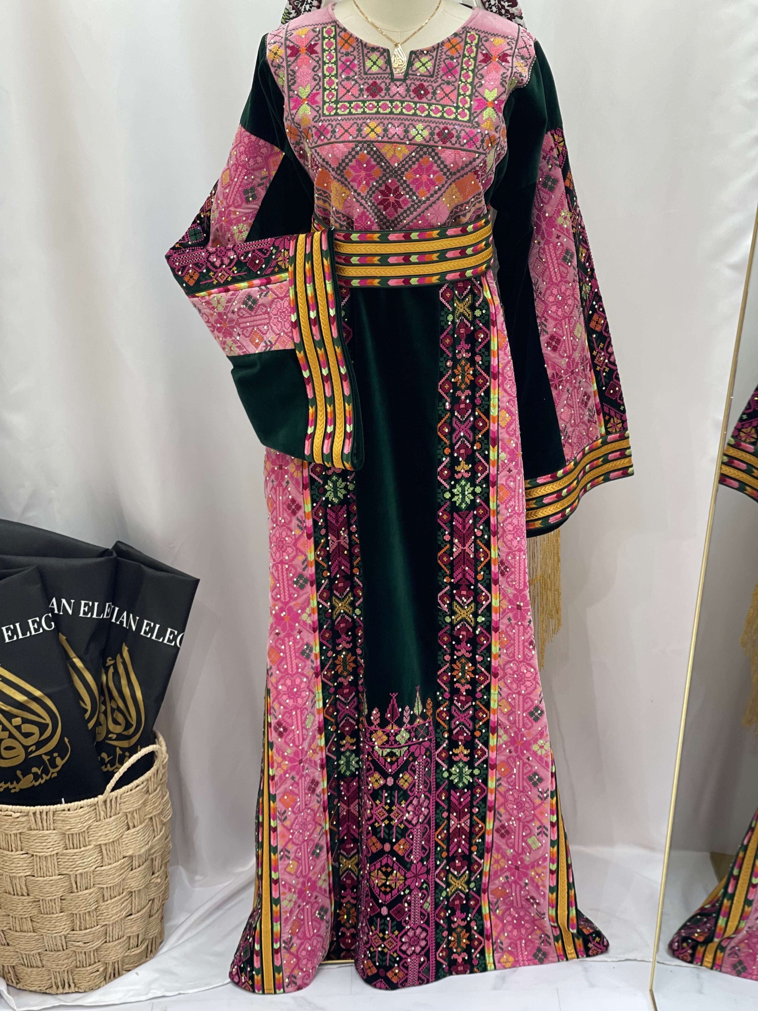 Embroidered Velvet Thoub With Skirt