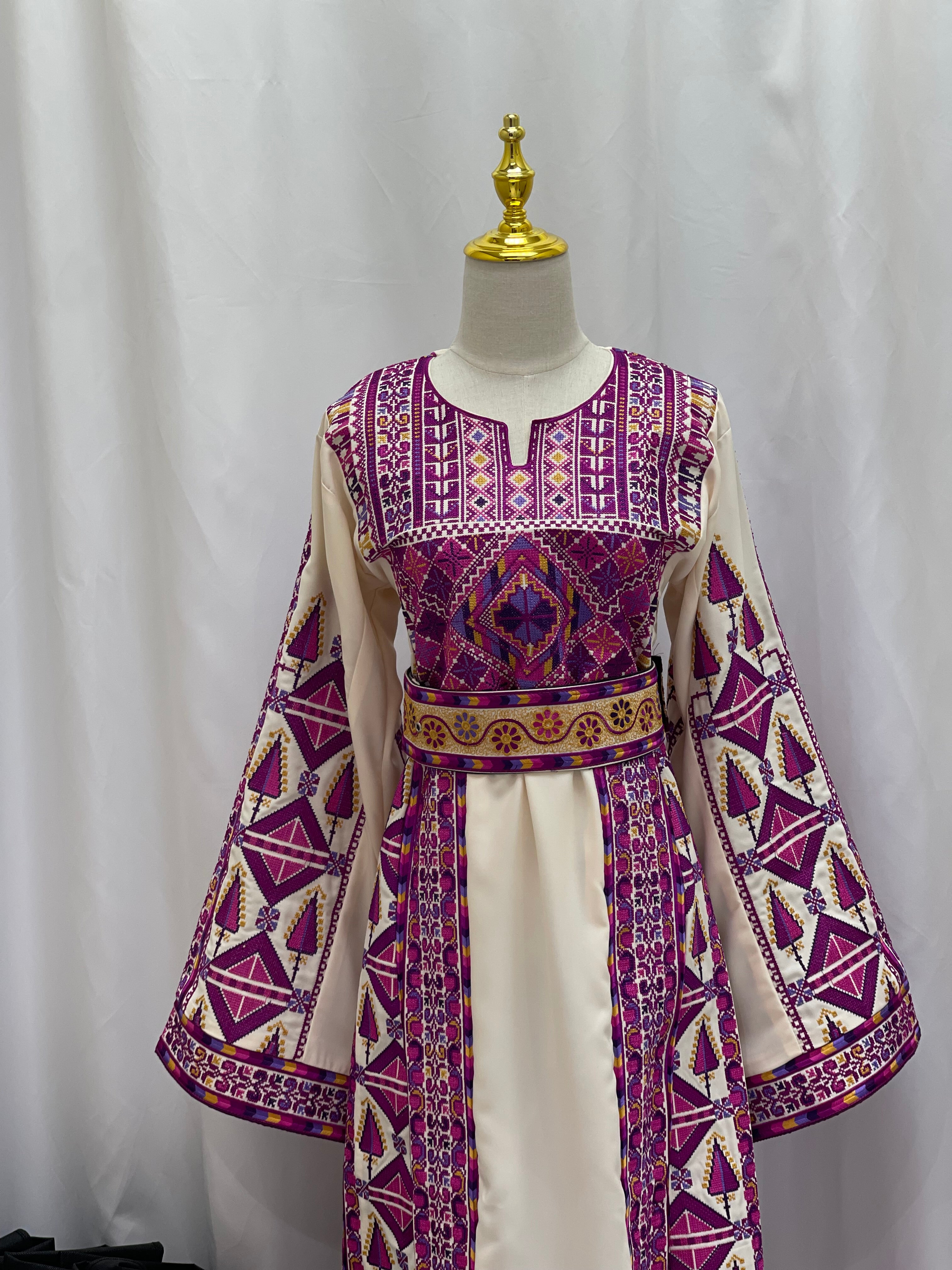 Embroidered Thoub Alsafa: Elegance and Tradition