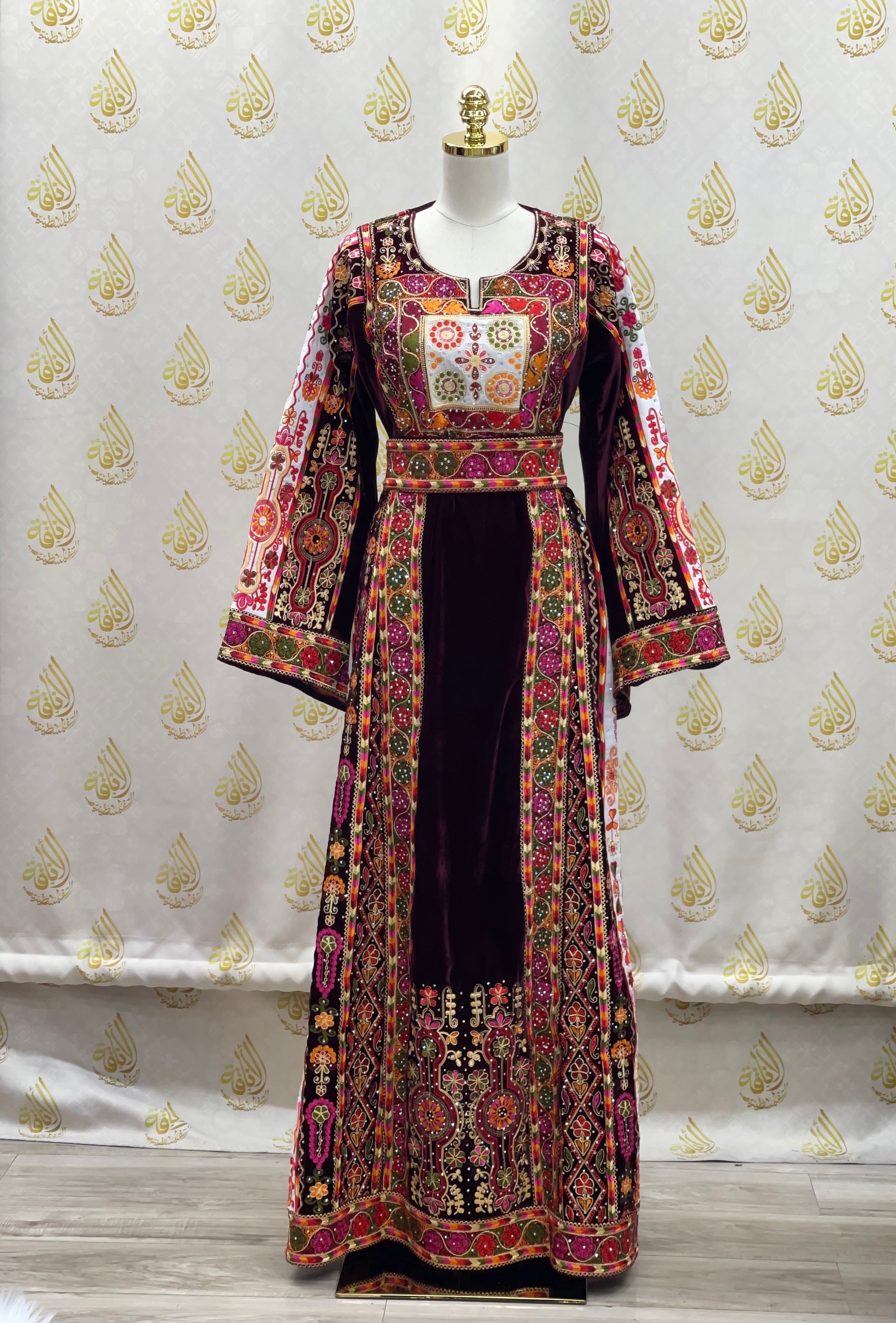 Embroidered Velvet Malka Thoub With Skirt