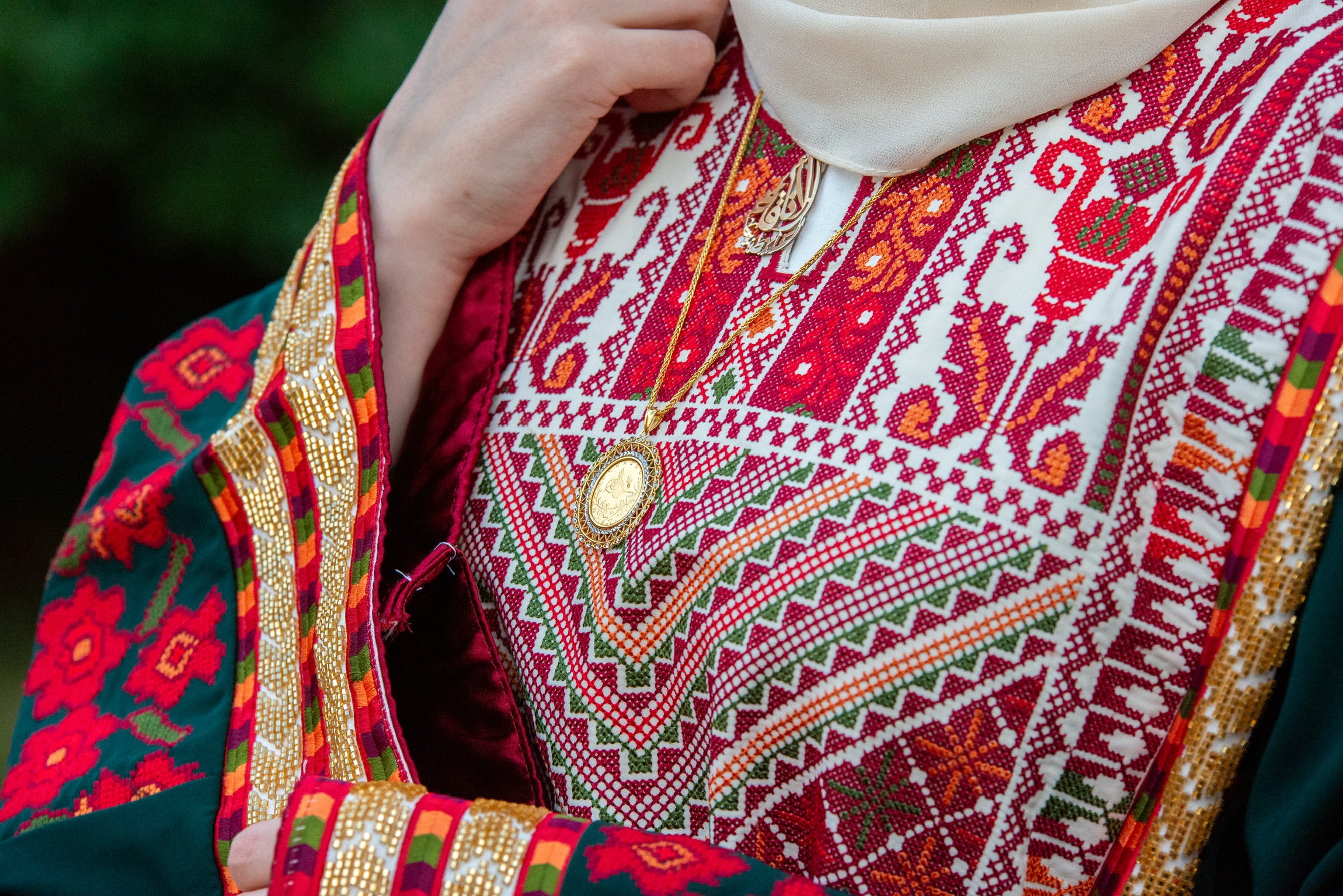 Jori Embroidered Thoub: Elegance and Cultural Heritage