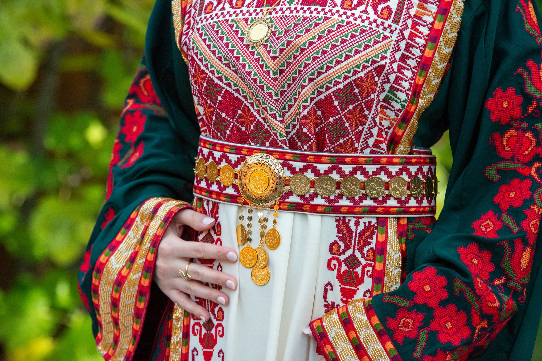 Jori Embroidered Thoub: Elegance and Cultural Heritage