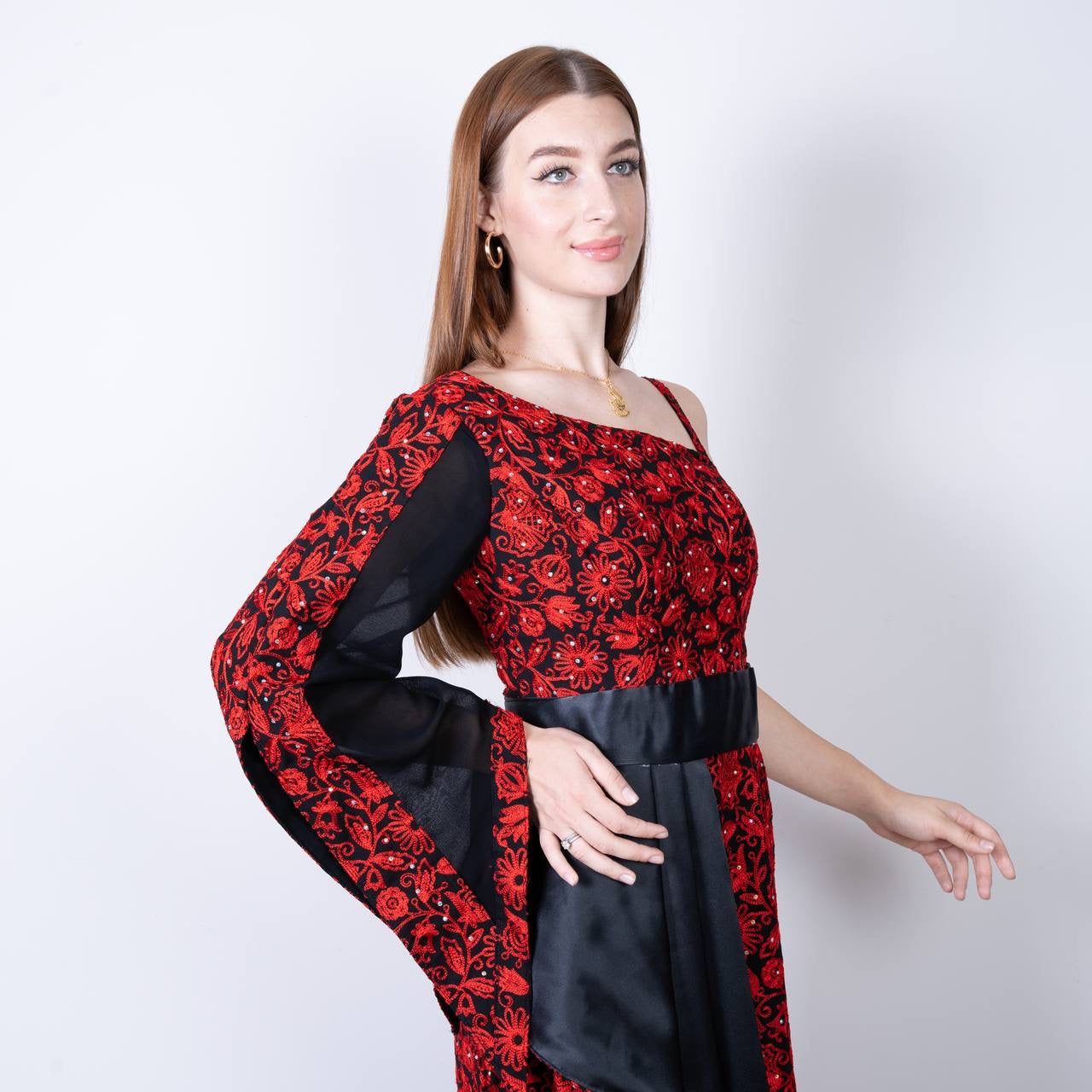 Full Embroidered Loom Modern Dress: Elegance and Modern Design