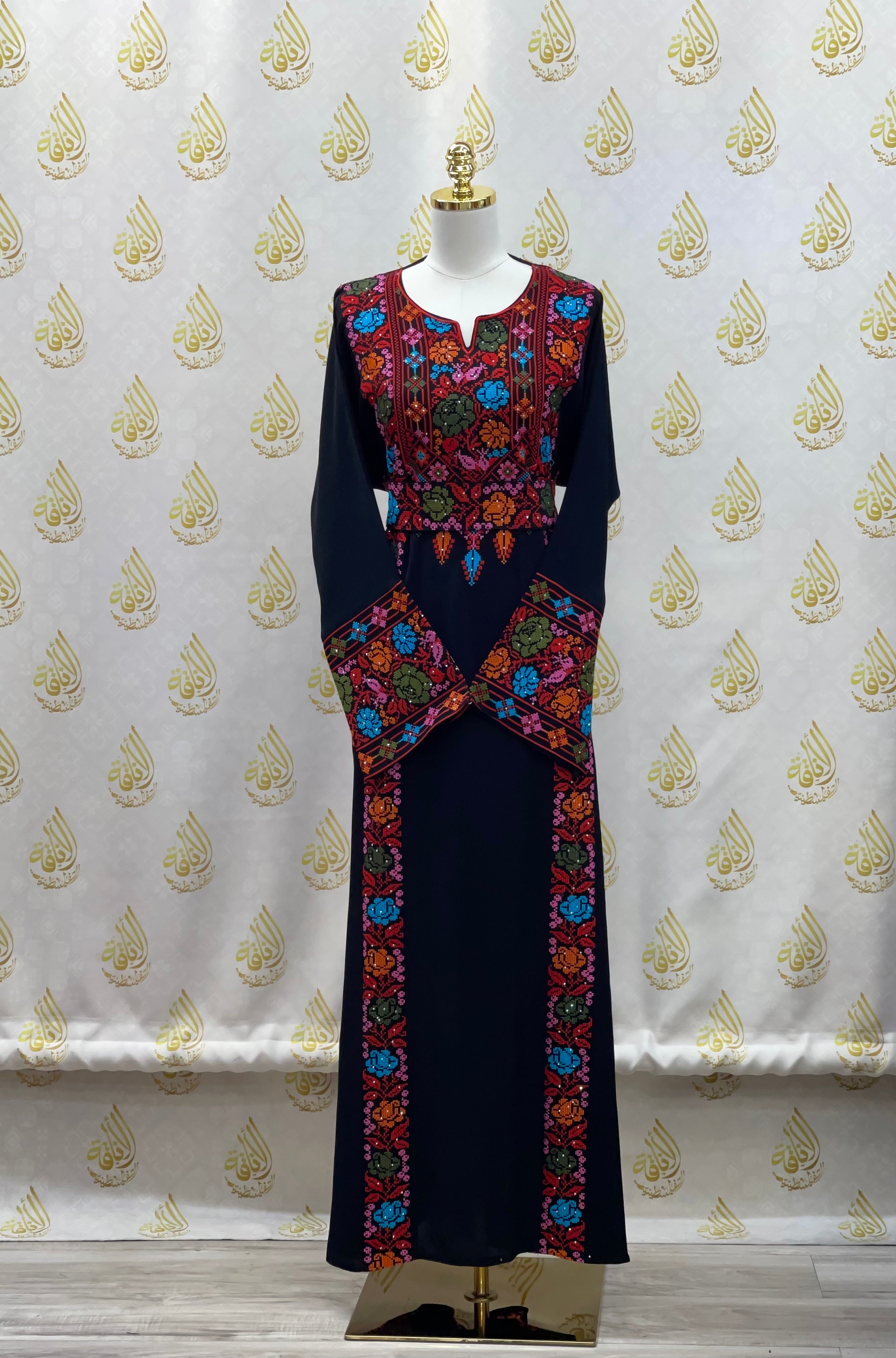 Hand-Embroidered Flower Abaya: Timeless Elegance and Craftsmanship