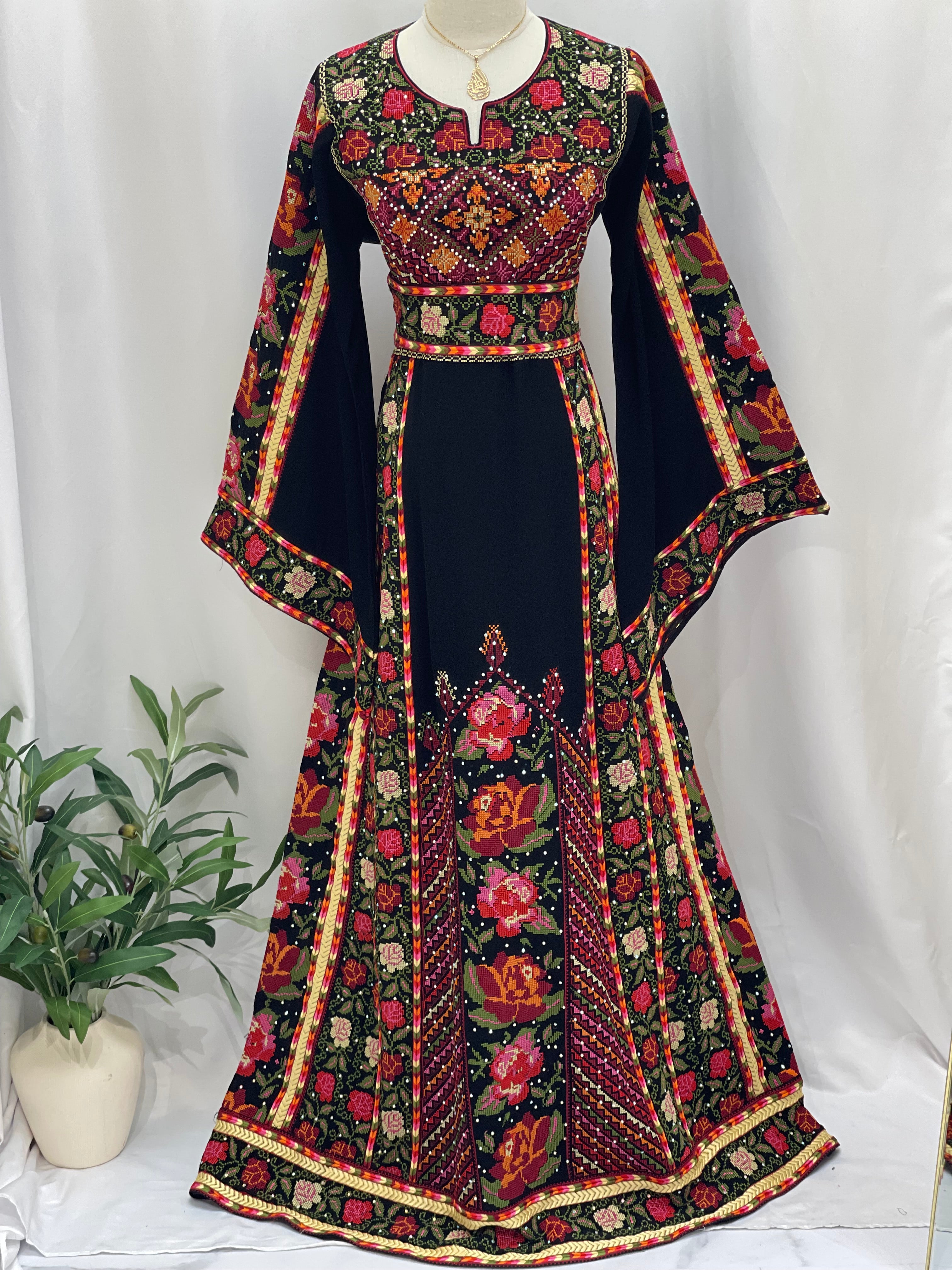 Embroidered Flowers Thoub: A Bloom of Elegance