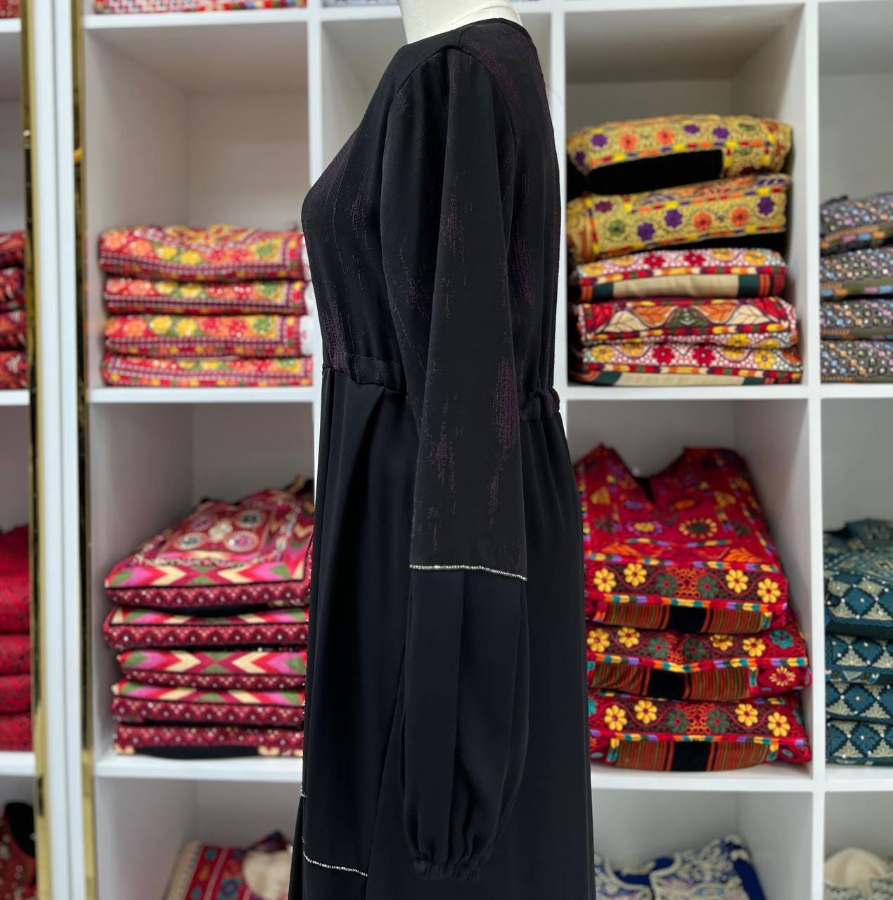 Leen Abaya: Timeless Elegance and Versatile Style