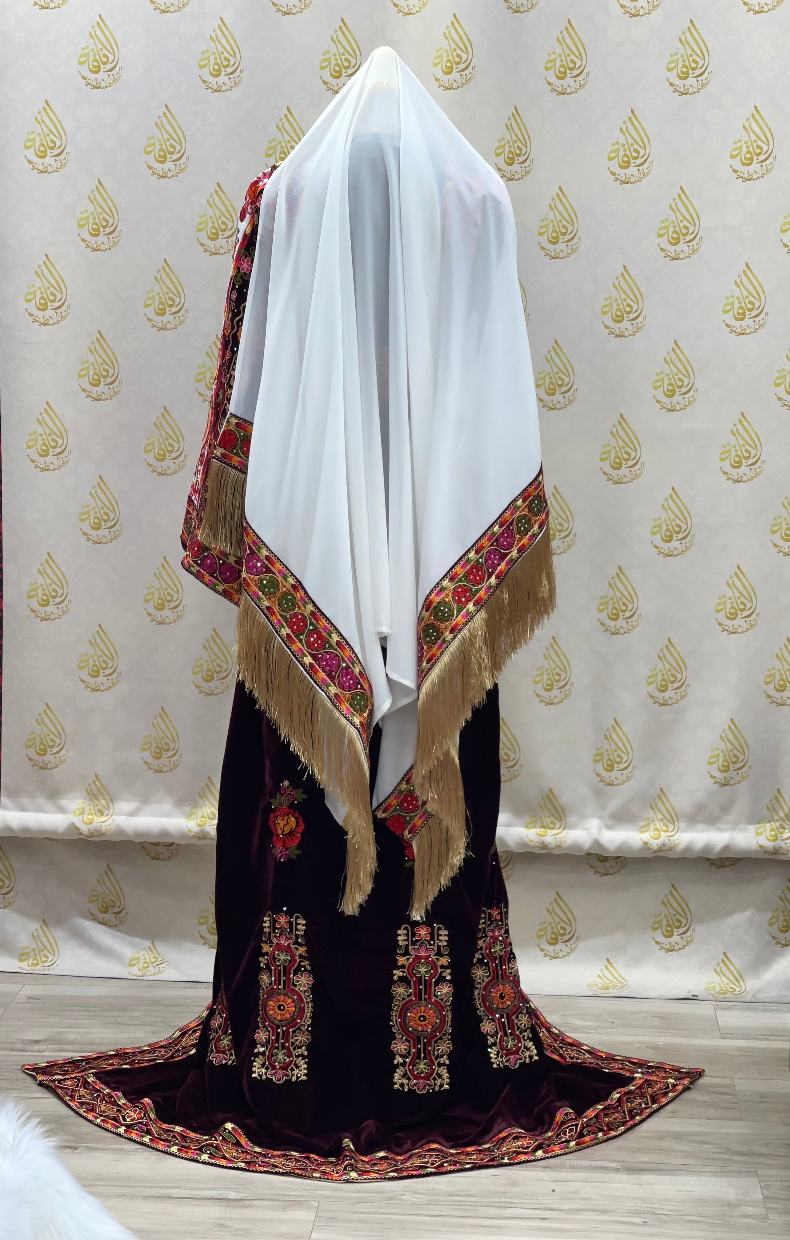 Embroidered Velvet Malka Thoub With Skirt