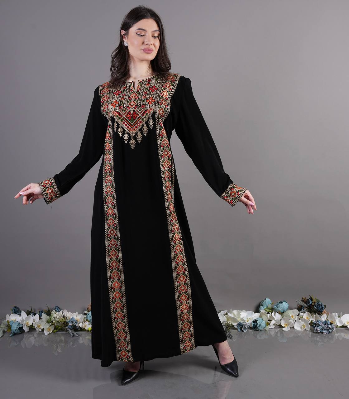 4 Veins Tatreez Abaya: A Fusion of Tradition and Modern Elegance