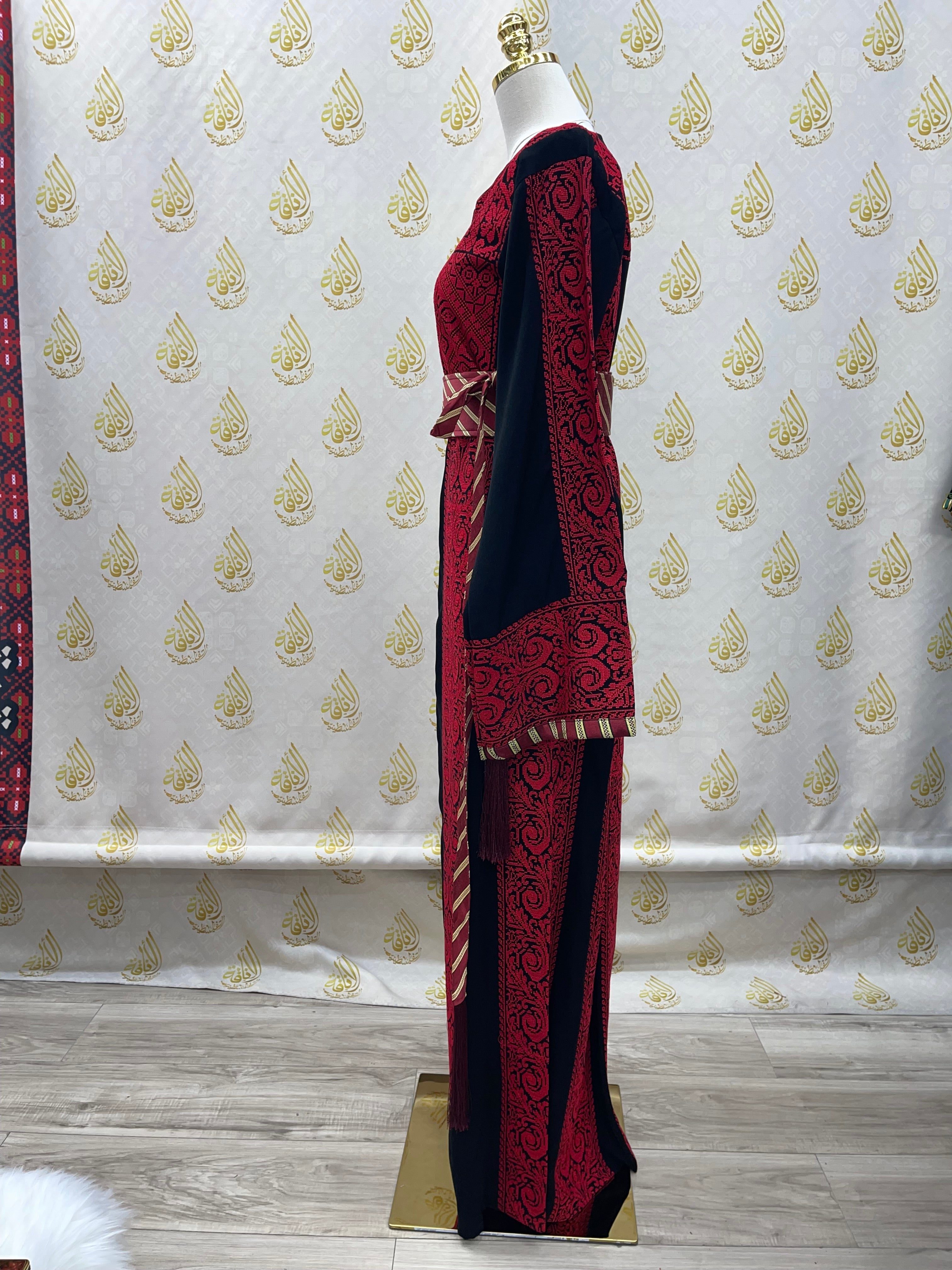 Traditional Thoub with Siti Embroidery: Expert Craftsmanship and Cultural Elegance