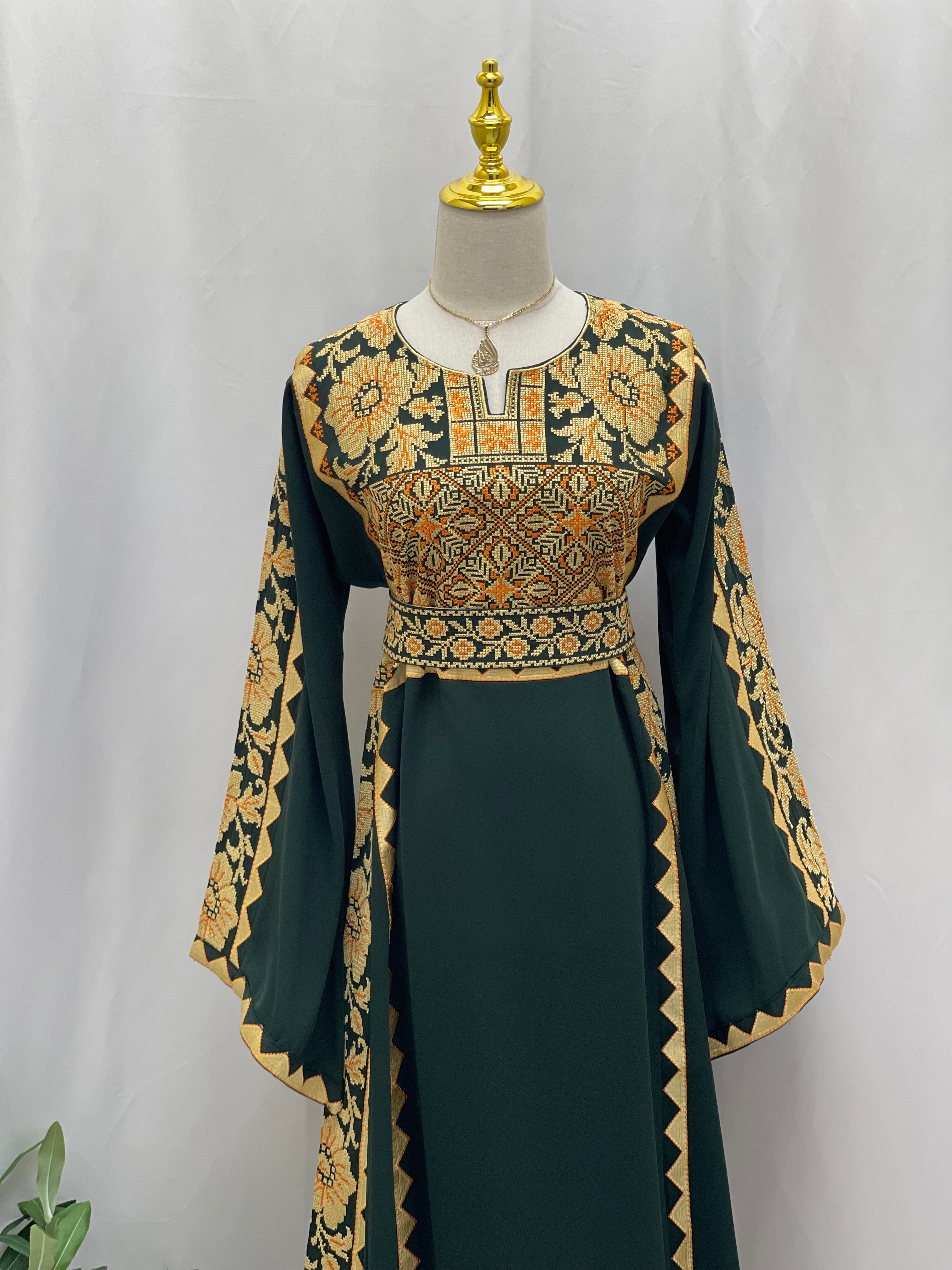 Stylish Embroidered Thoub with Dual-Style Belt: Elegance and Versatility