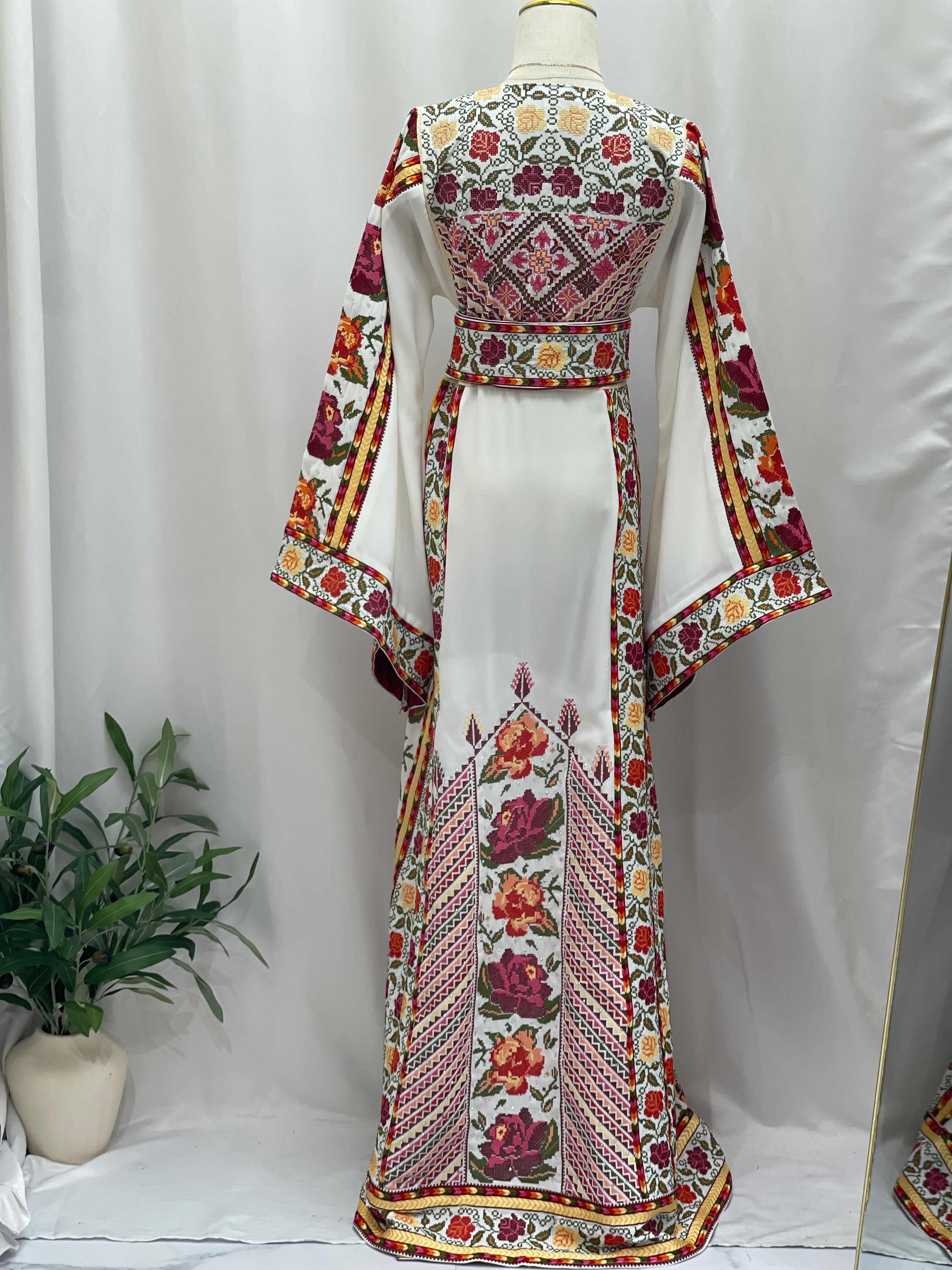 Roses Embroidered Thoub