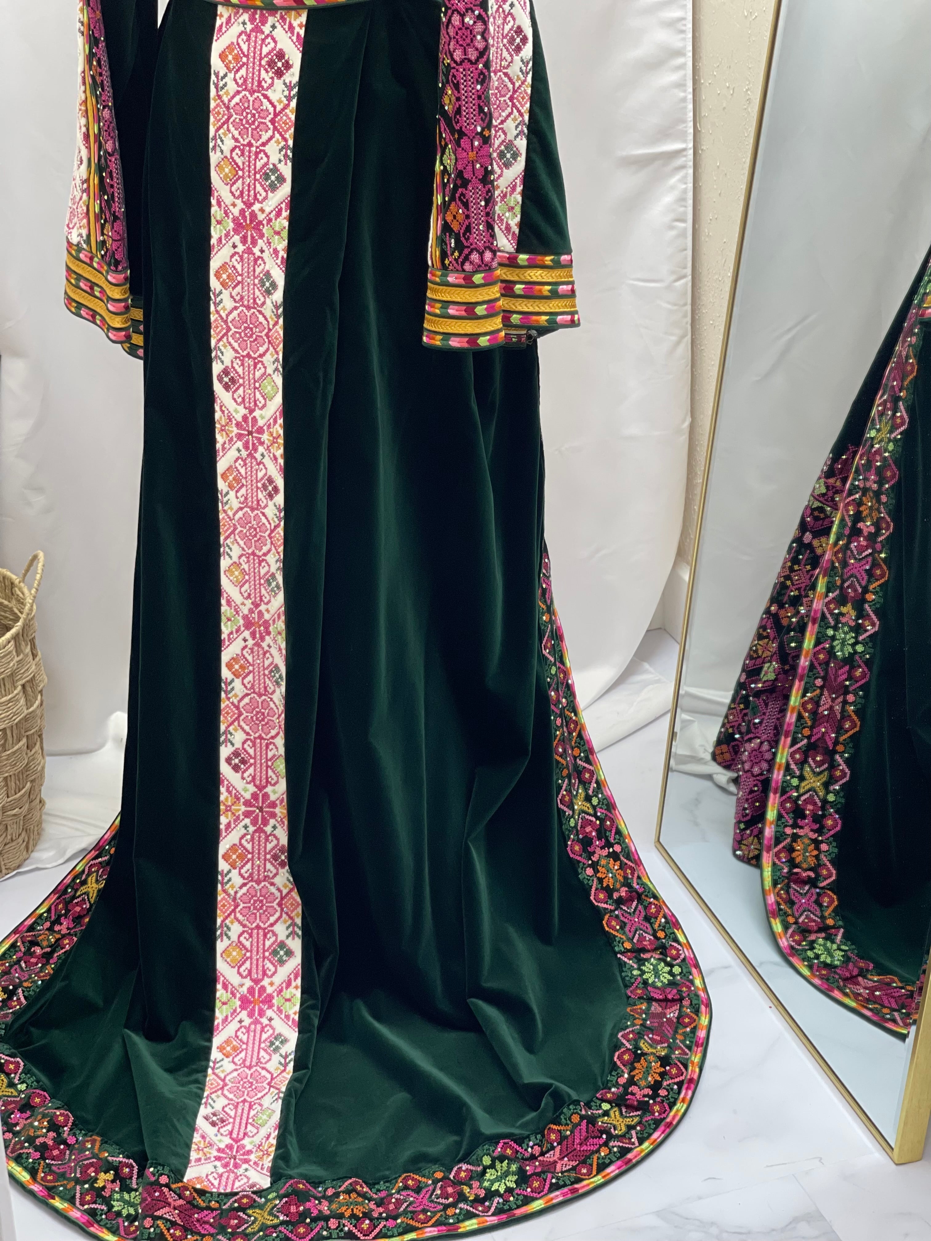 Embroidered Velvet Thoub With Skirt