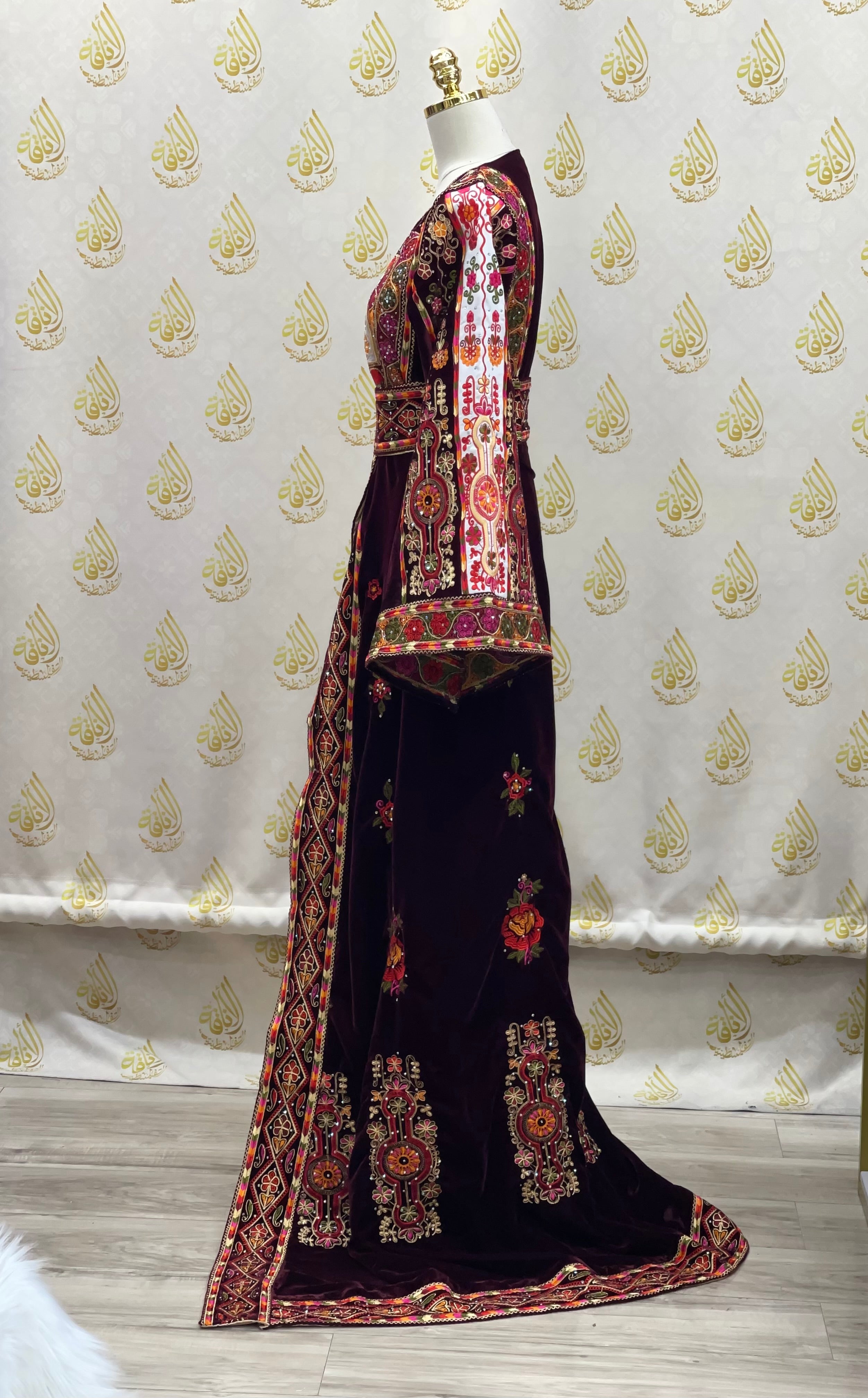 Embroidered Velvet Malka Thoub With Skirt