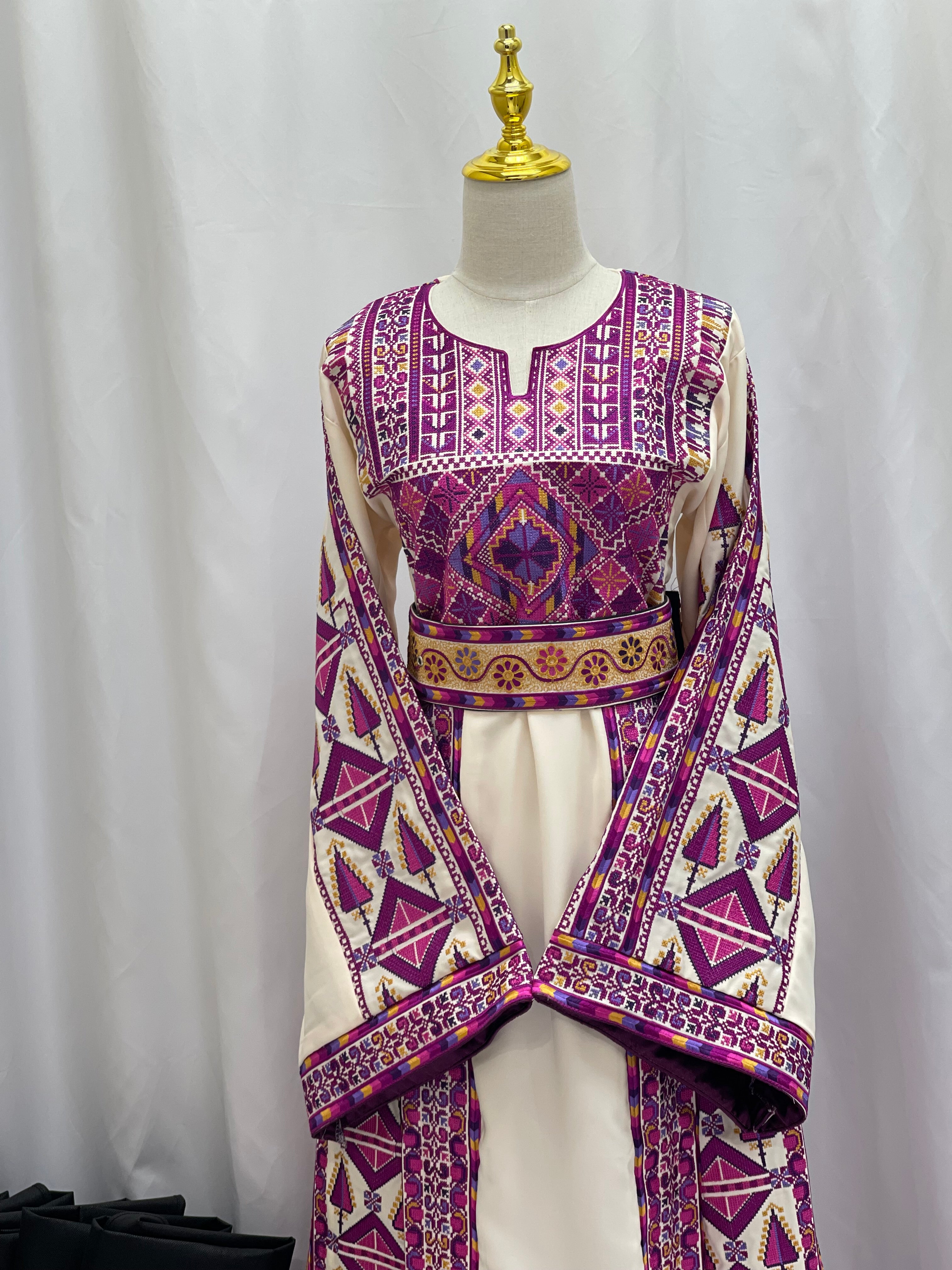 Embroidered Thoub Alsafa: Elegance and Tradition