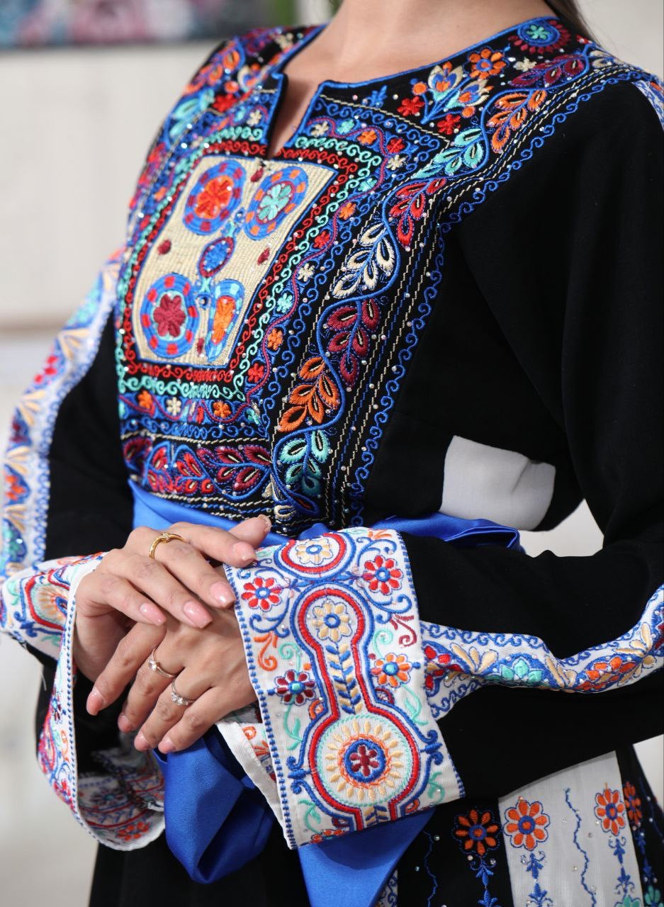 Exquisite Embroidered Al-Sa3a Thoub - Cultural Elegance & Comfort