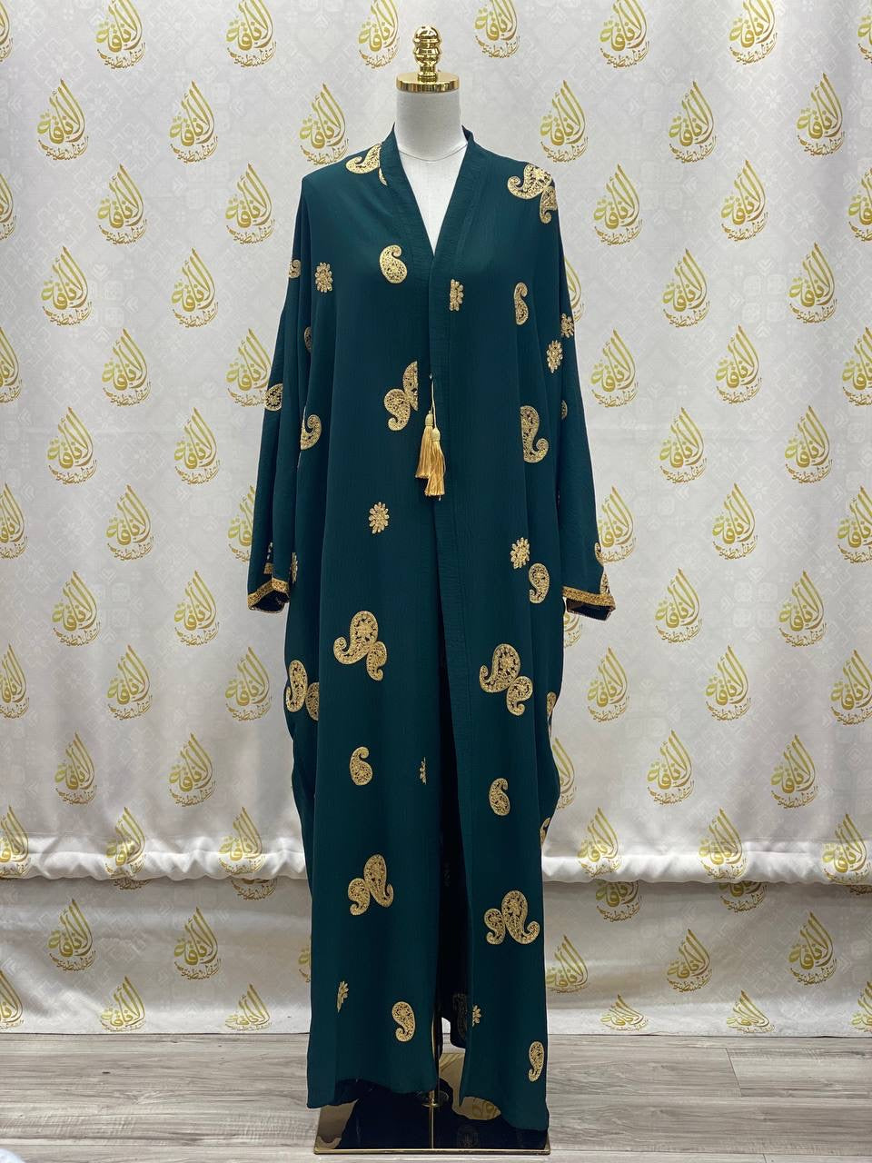 Free Size Bisht: Luxurious Comfort and Versatile Elegance