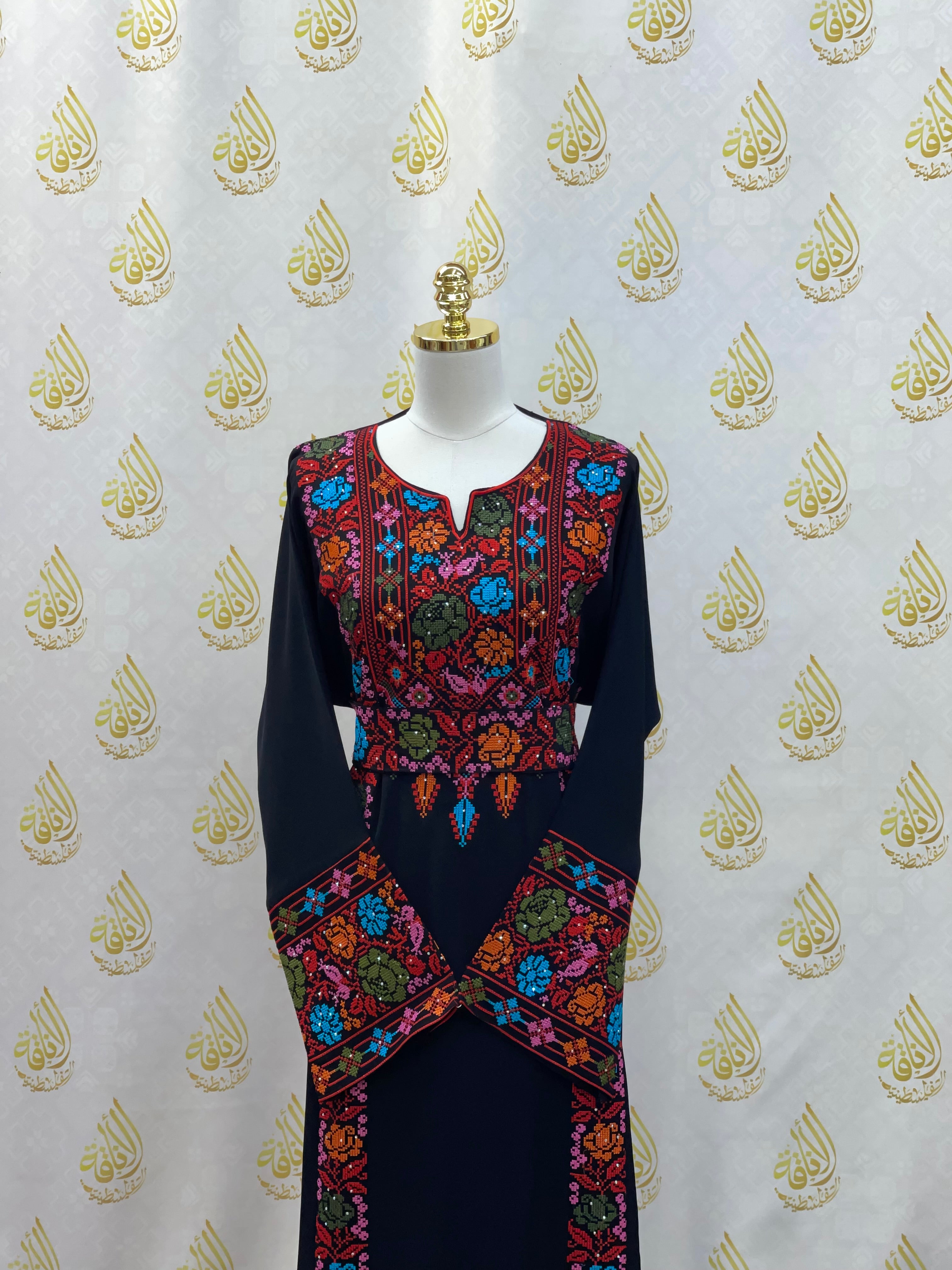 Hand-Embroidered Flower Abaya: Timeless Elegance and Craftsmanship