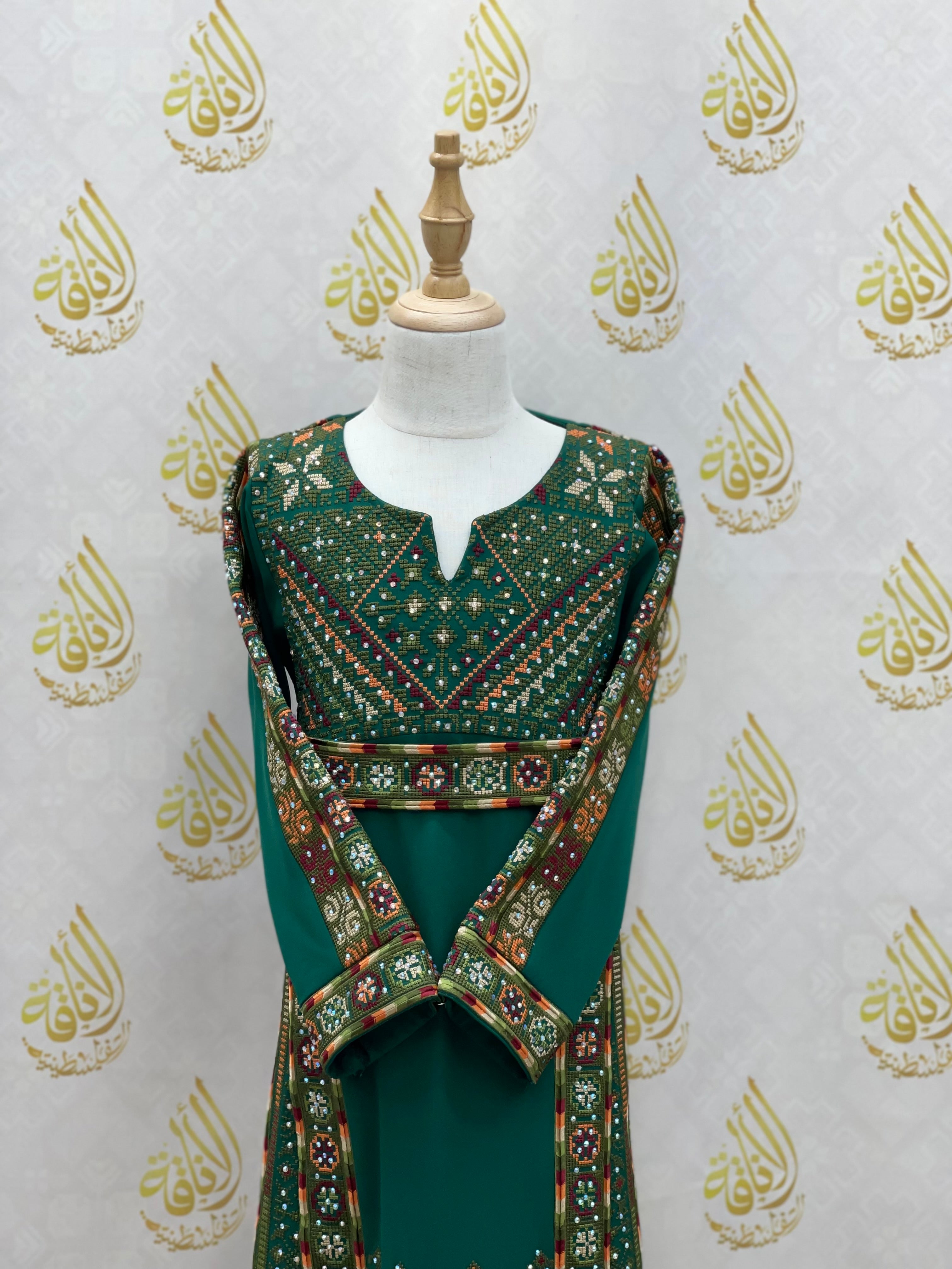 Embroidered Thoub for Girls and Teens: Elegance and Sophistication