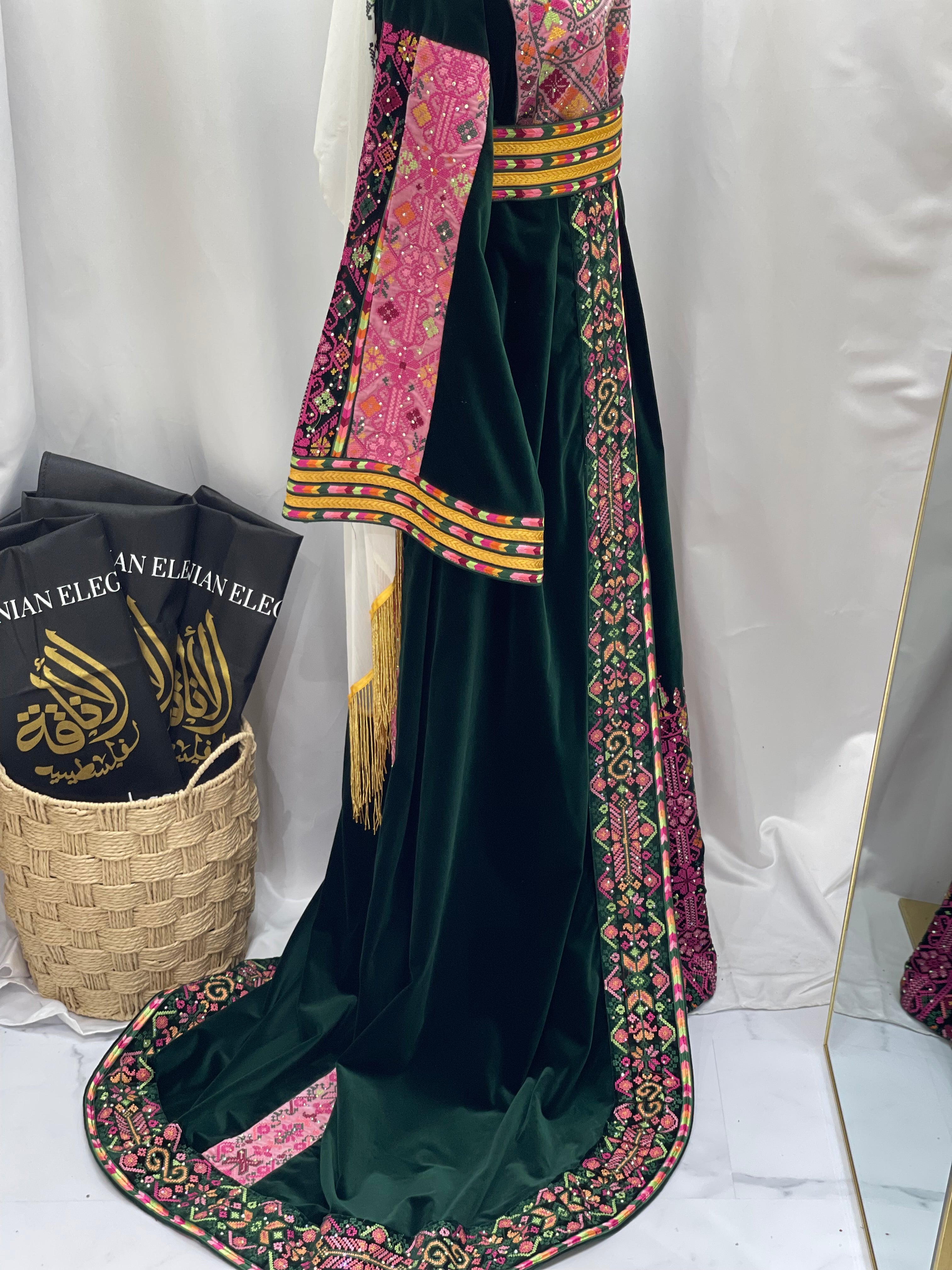 Embroidered Velvet Thoub With Skirt