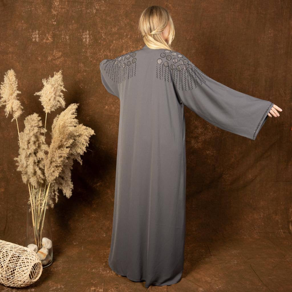 Two-Piece Abaya with Intricate Beading: Elegance and Versatility for Every Occasion