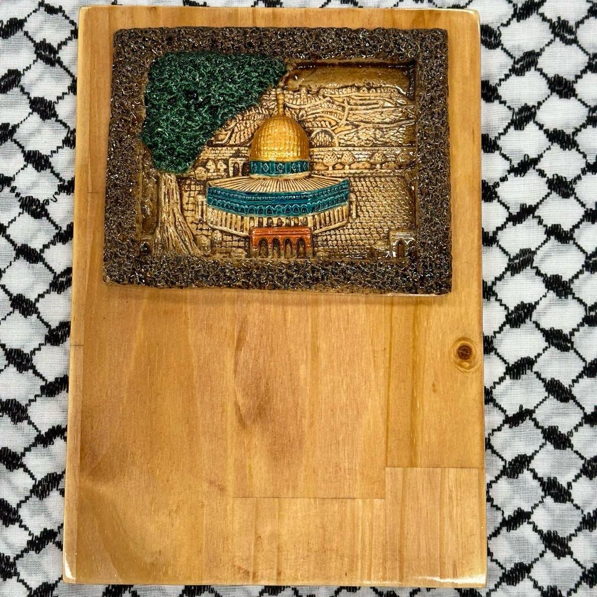 Handmade Wooden Frame Palestine Resemblance Hanging Decor: Cultural Charm and Elegance