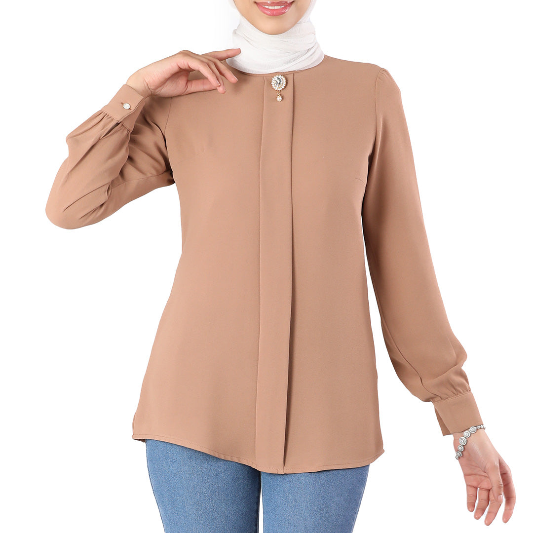 Tunic Shirt With Brooch: Elegant Style and Modern Sophistication