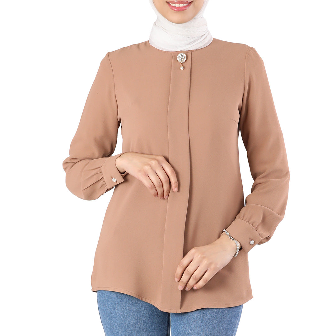 Tunic Shirt With Brooch: Elegant Style and Modern Sophistication