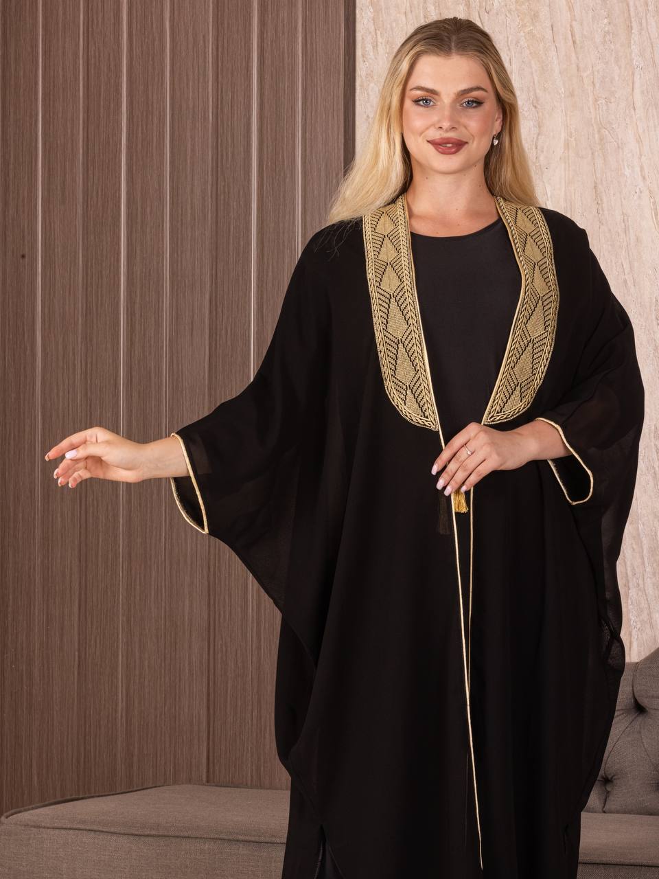 High-Quality Embroidered Bisht: Traditional Clothing in Free Size