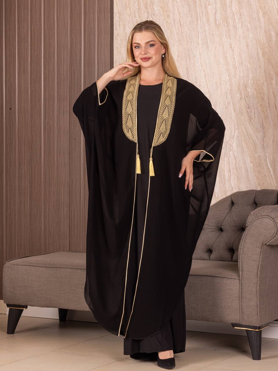 High-Quality Embroidered Bisht: Traditional Clothing in Free Size
